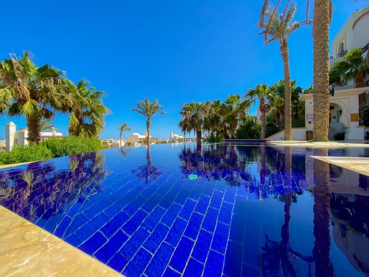 Nayah Stays, Ancient Sands Luxurious Pool Terrace Apartment