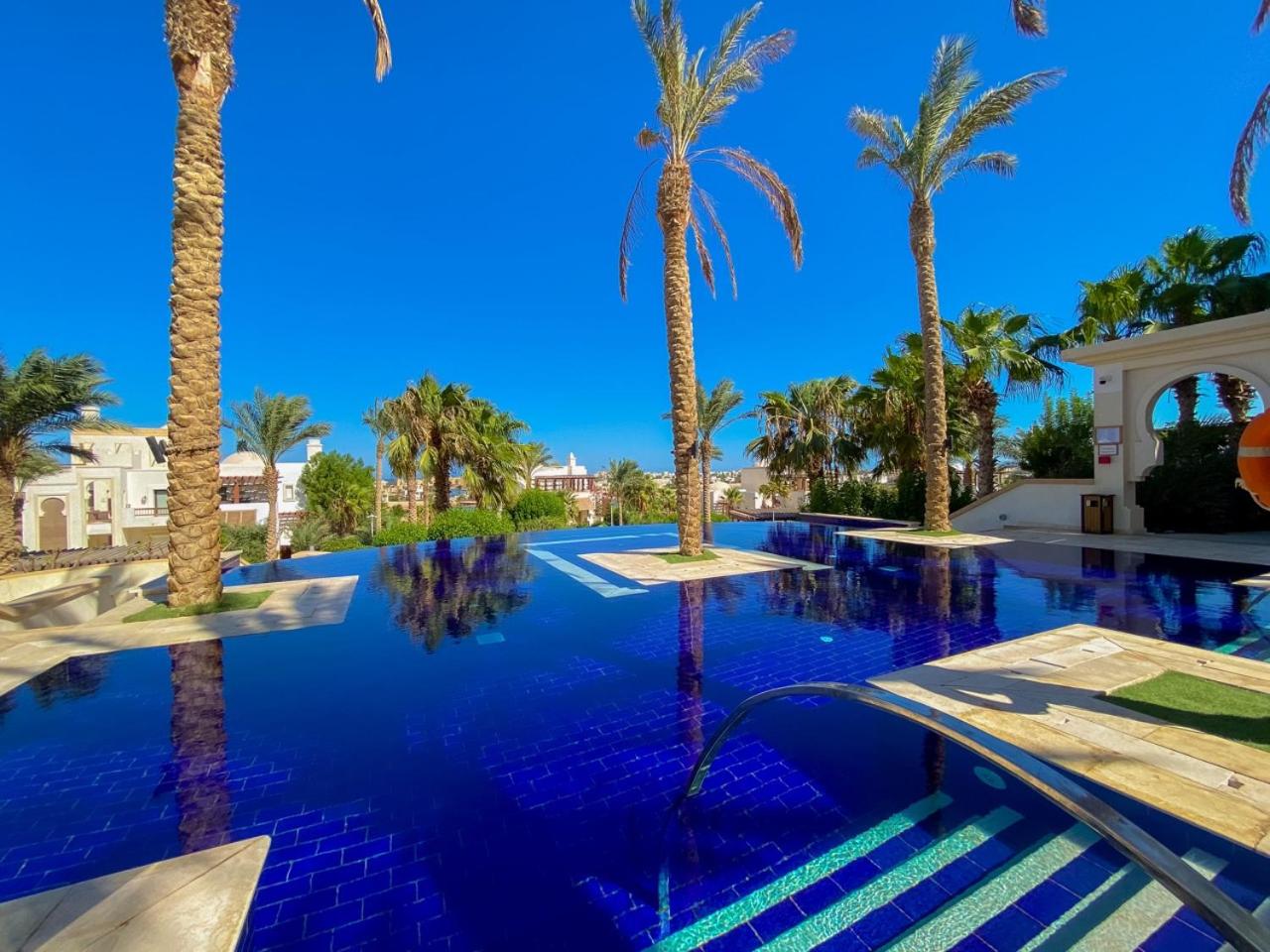 Nayah Stays, Ancient Sands Luxurious Pool Terrace Apartment