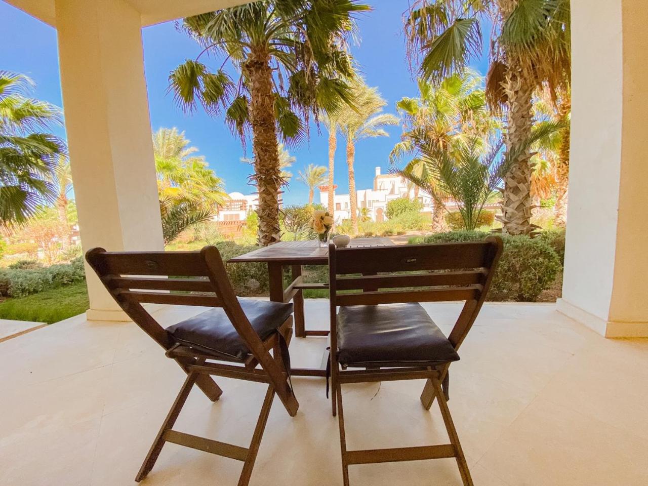 Nayah Stays, Ancient Sands Luxurious Pool Terrace Apartment