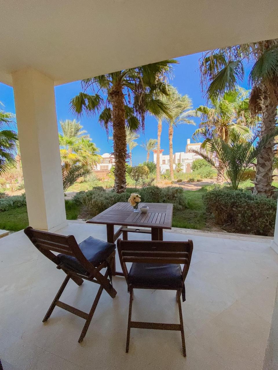 Nayah Stays, Ancient Sands Luxurious Pool Terrace Apartment
