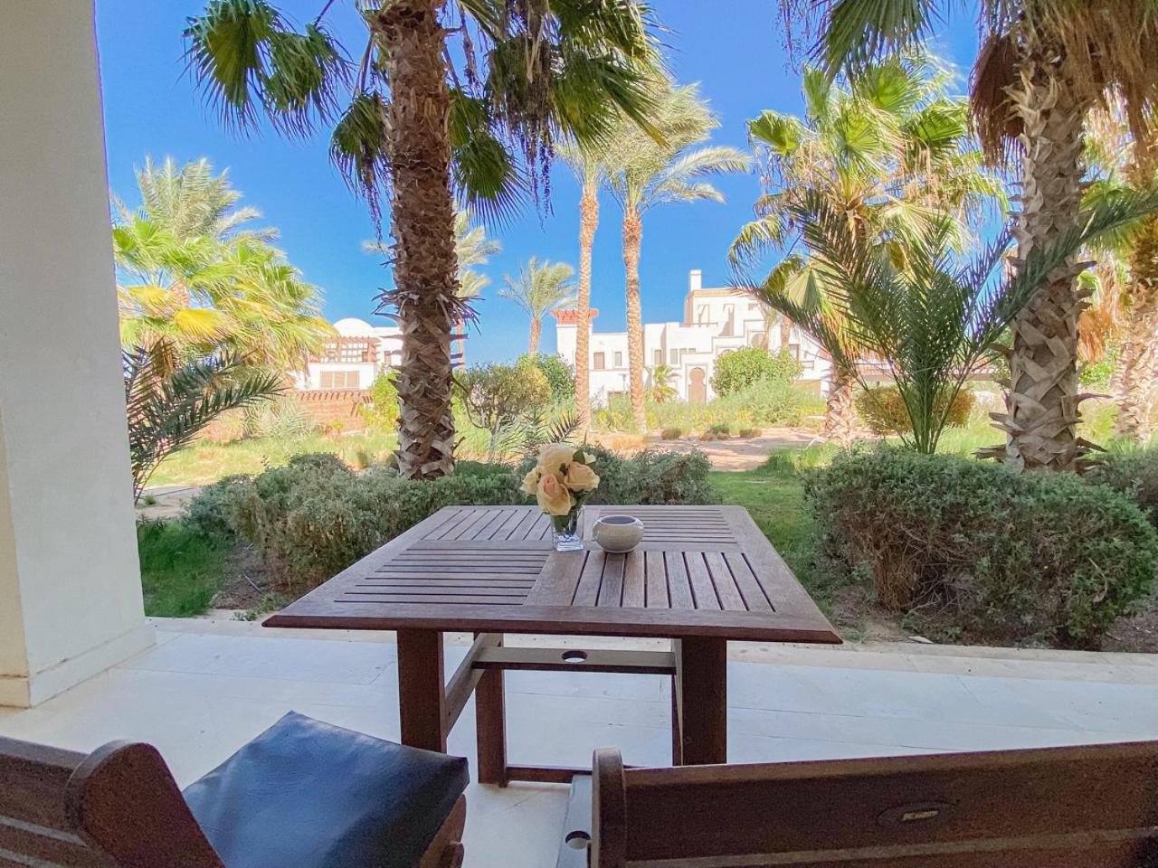 Nayah Stays, Ancient Sands Luxurious Pool Terrace Apartment