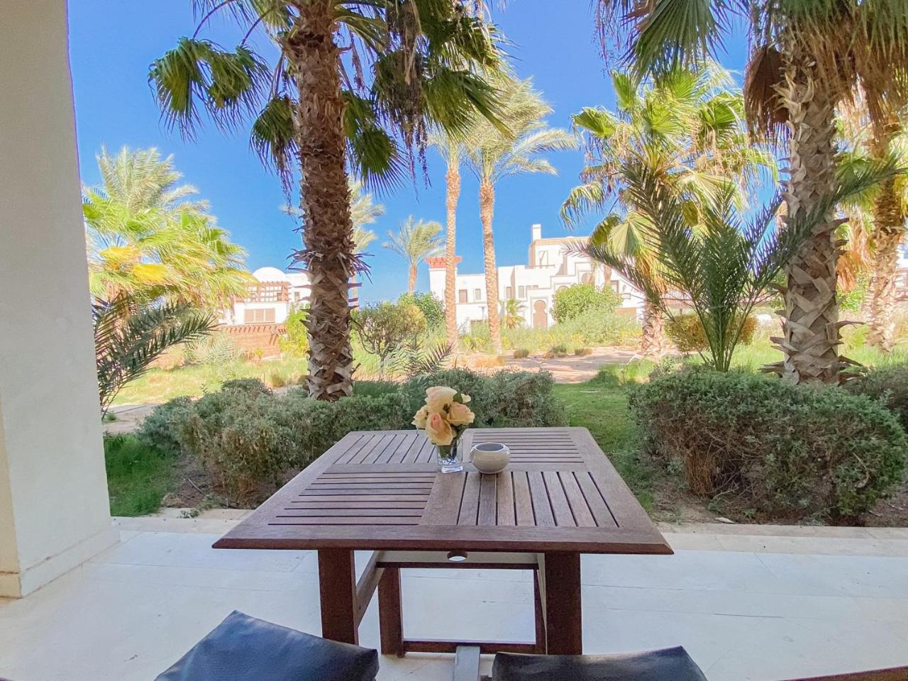 Nayah Stays, Ancient Sands Luxurious Pool Terrace Apartment