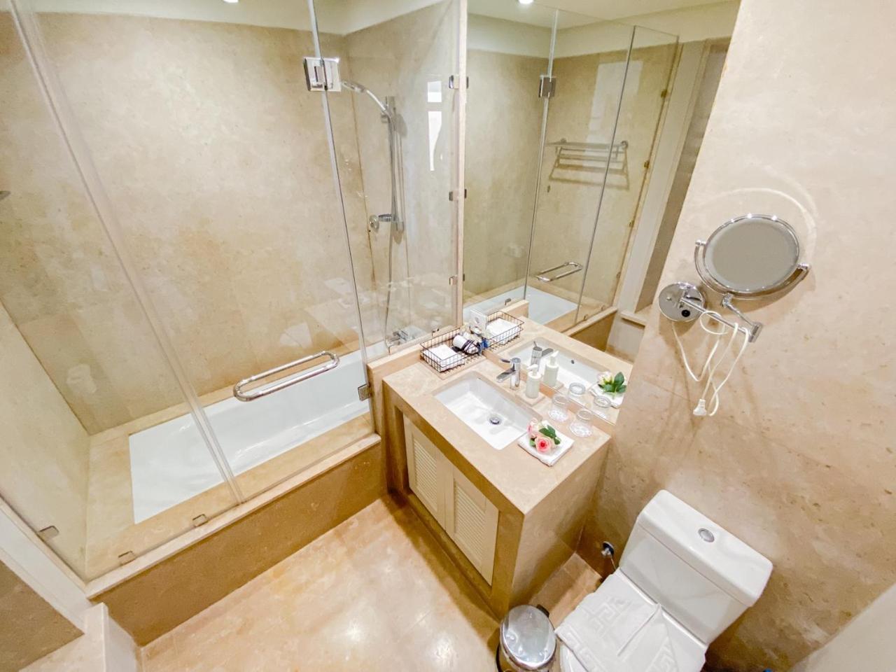 Nayah Stays, Ancient Sands Luxurious Pool Terrace Apartment