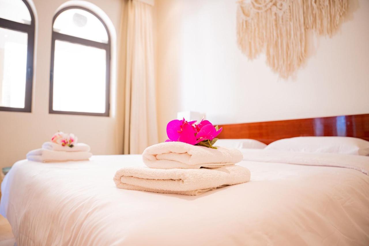 Nayah Stays, Ancient Sands Luxurious Pool Terrace Apartment