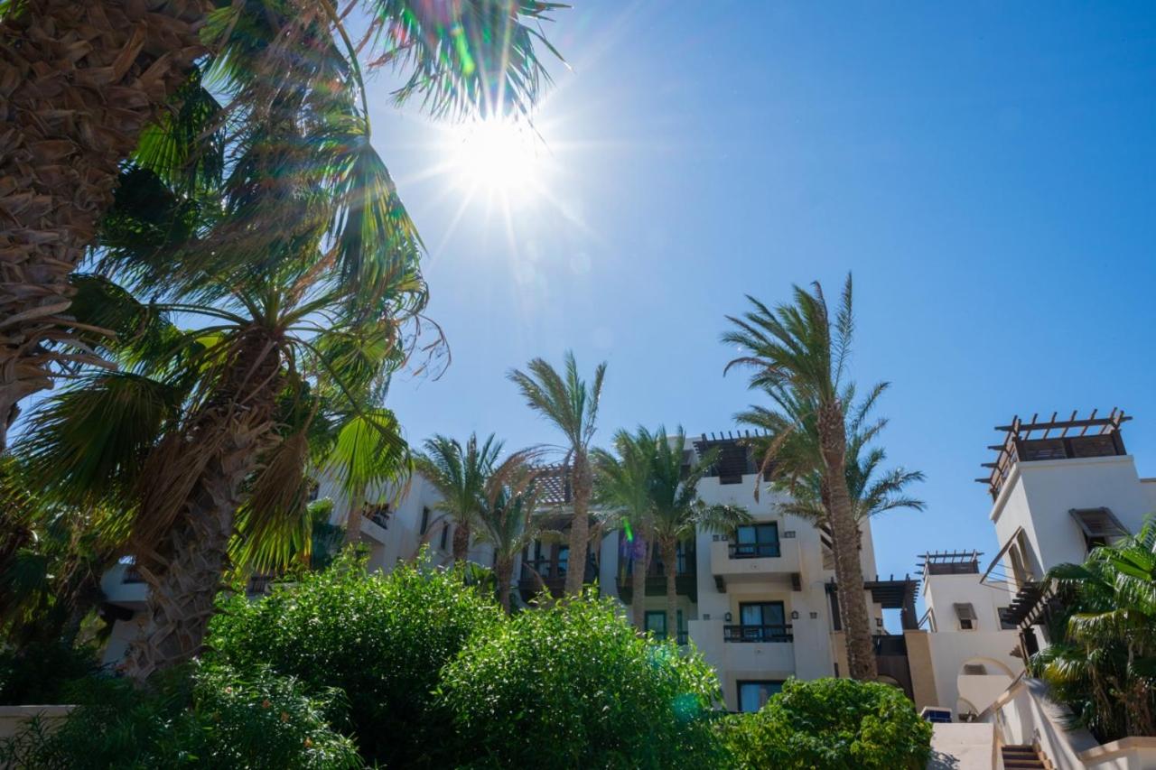 Nayah Stays, Ancient Sands Luxurious Pool Terrace Apartment