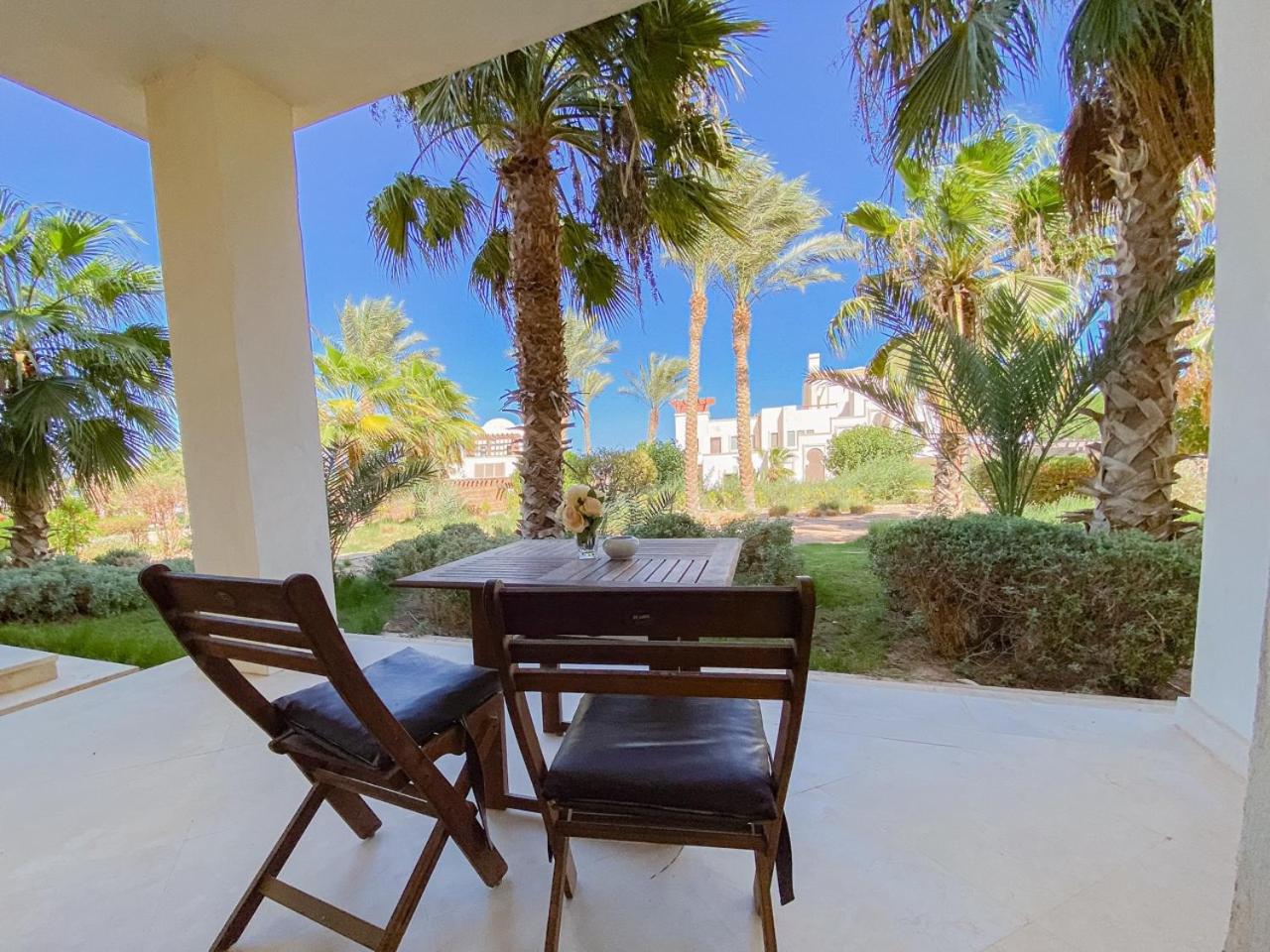 Nayah Stays, Ancient Sands Luxurious Pool Terrace Apartment