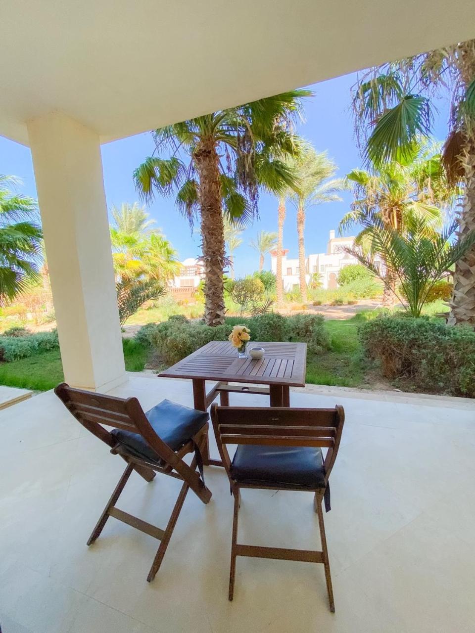 Nayah Stays, Ancient Sands Luxurious Pool Terrace Apartment