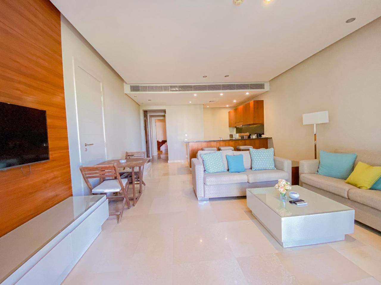 Nayah Stays, Ancient Sands Luxurious Pool Terrace Apartment