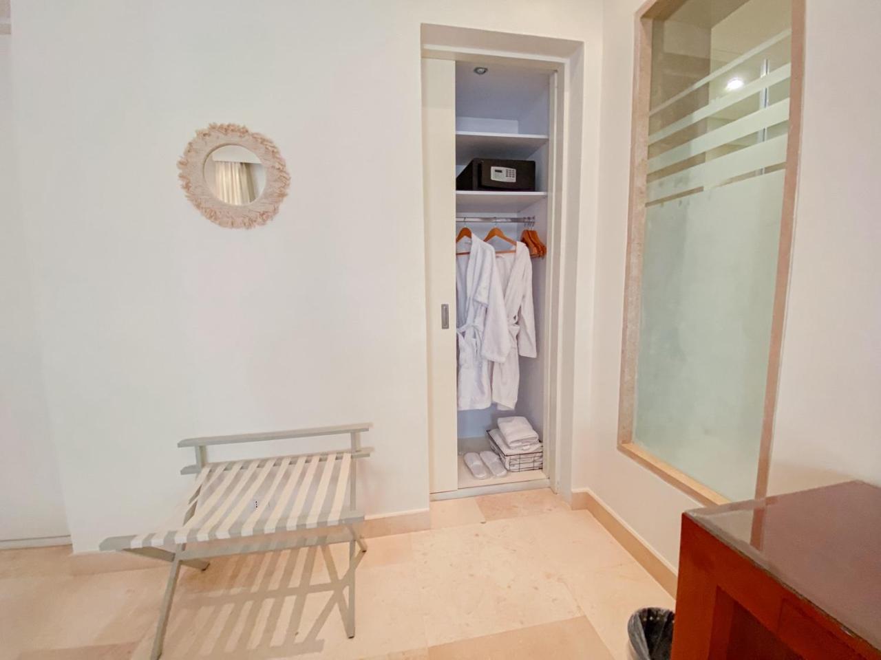 Nayah Stays, Ancient Sands Luxurious Pool Terrace Apartment