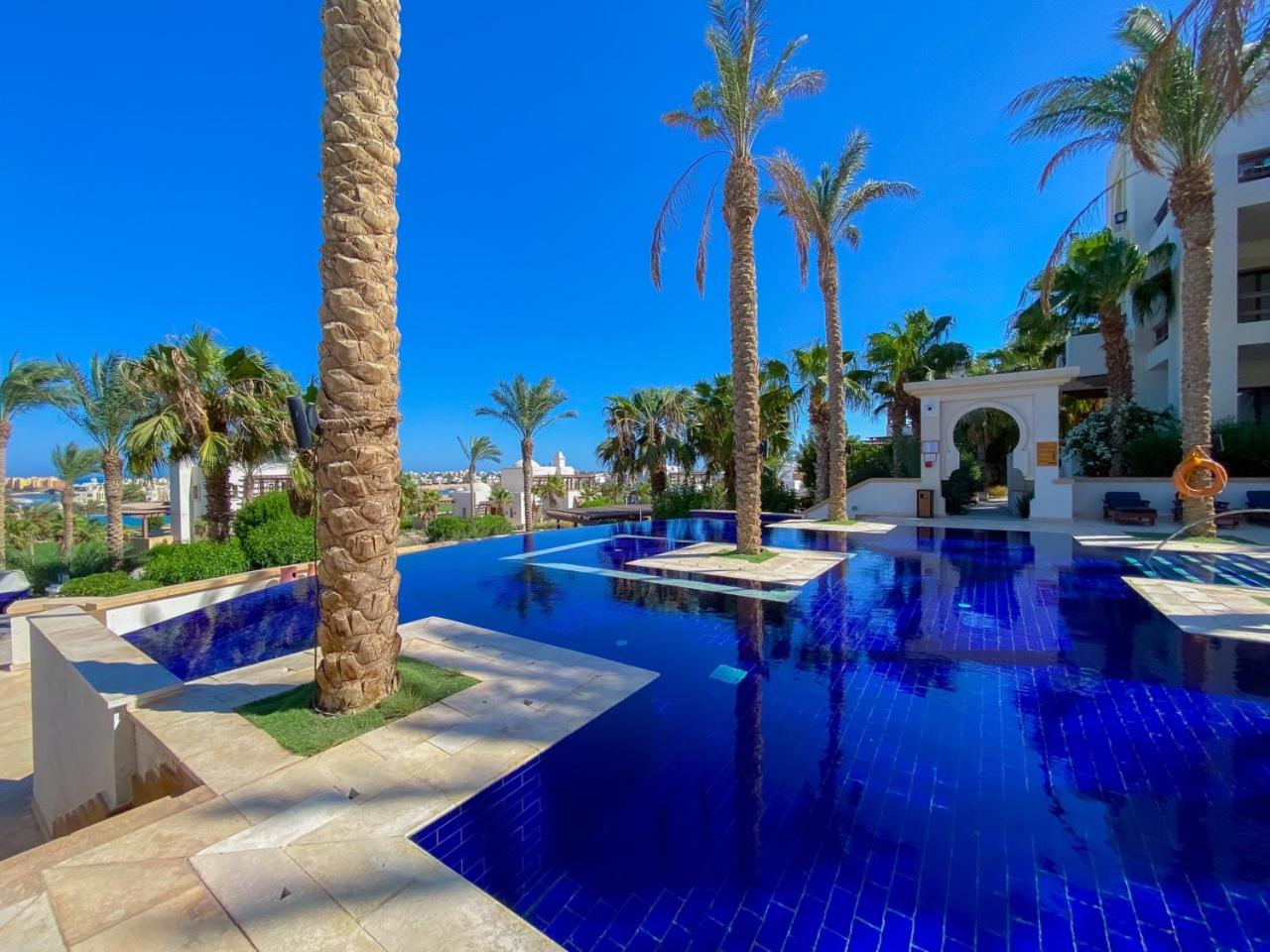 Nayah Stays, Ancient Sands Luxurious Pool Terrace Apartment