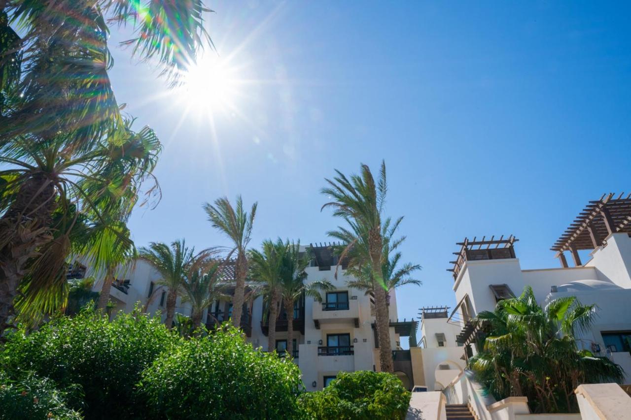 Nayah Stays, Ancient Sands Luxurious Pool Terrace Apartment