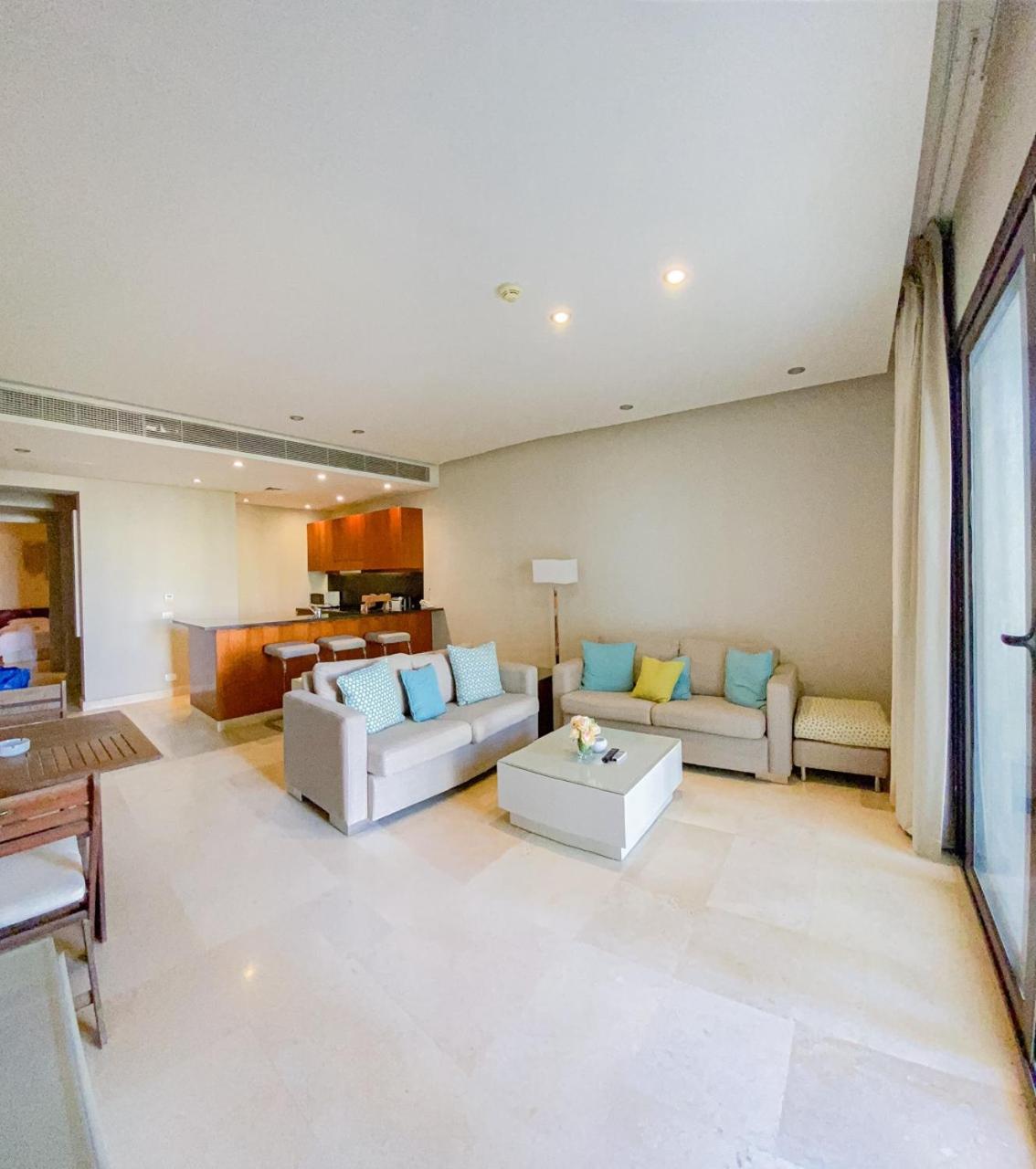 Nayah Stays, Ancient Sands Luxurious Pool Terrace Apartment