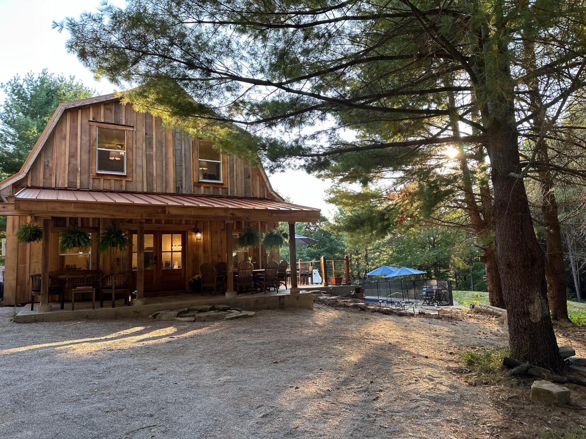 Bloomington Vacations - Secluded with Hot tub, Pool table, Arcade, Fishing andTheater Room - Property Image 2