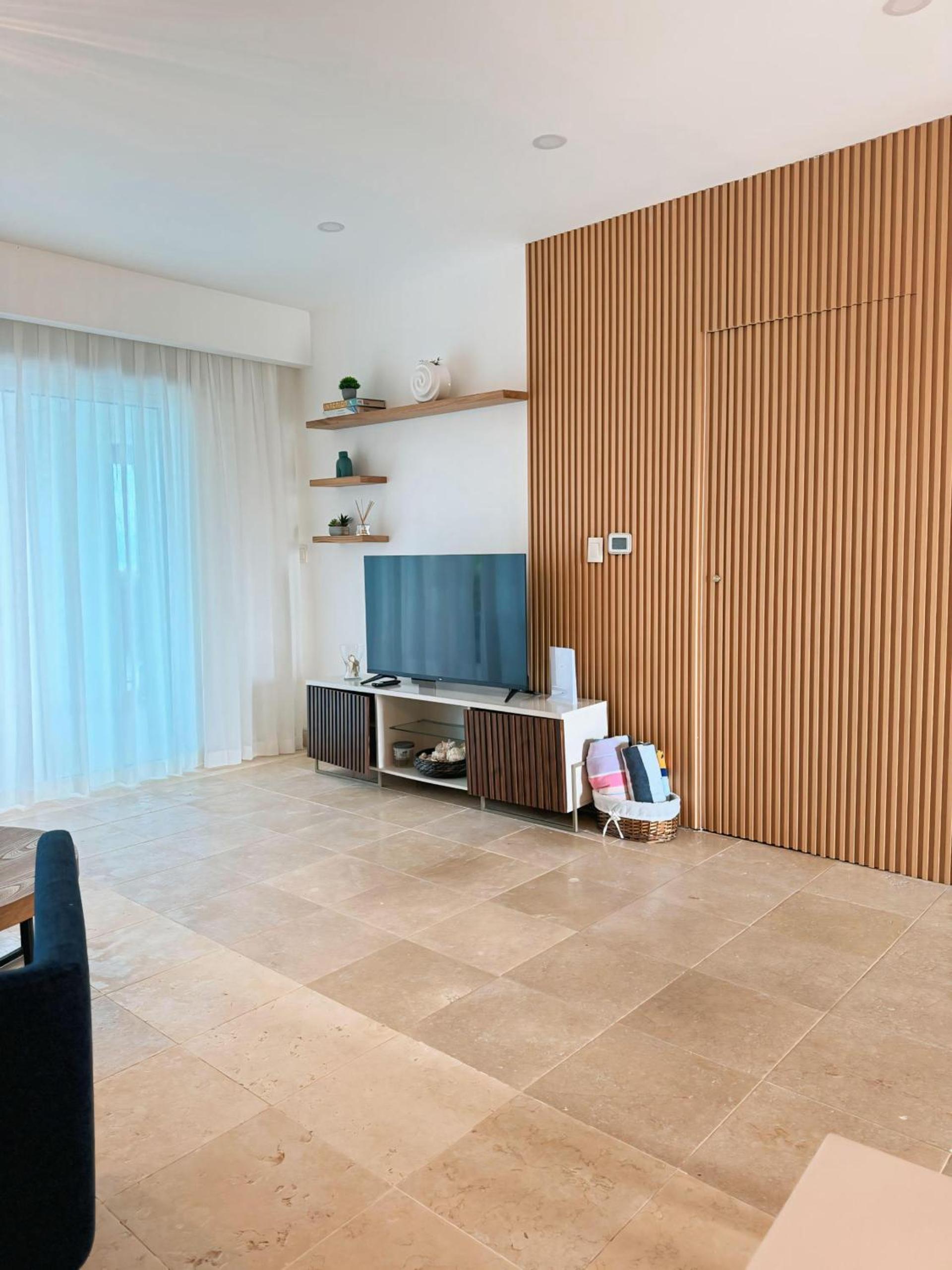 Apartment with pool and ocean view in Punta Palmera