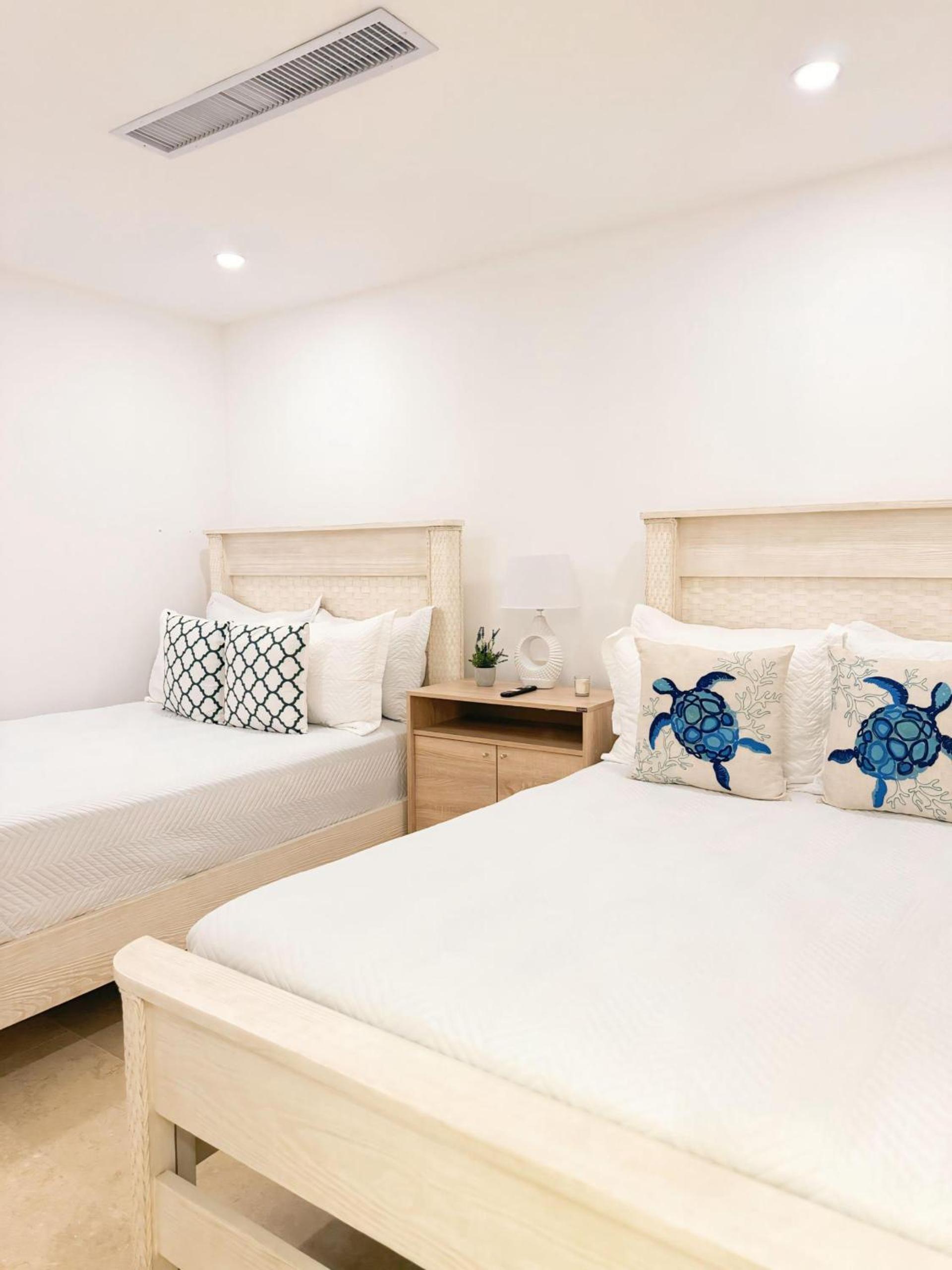 Apartment with pool and ocean view in Punta Palmera