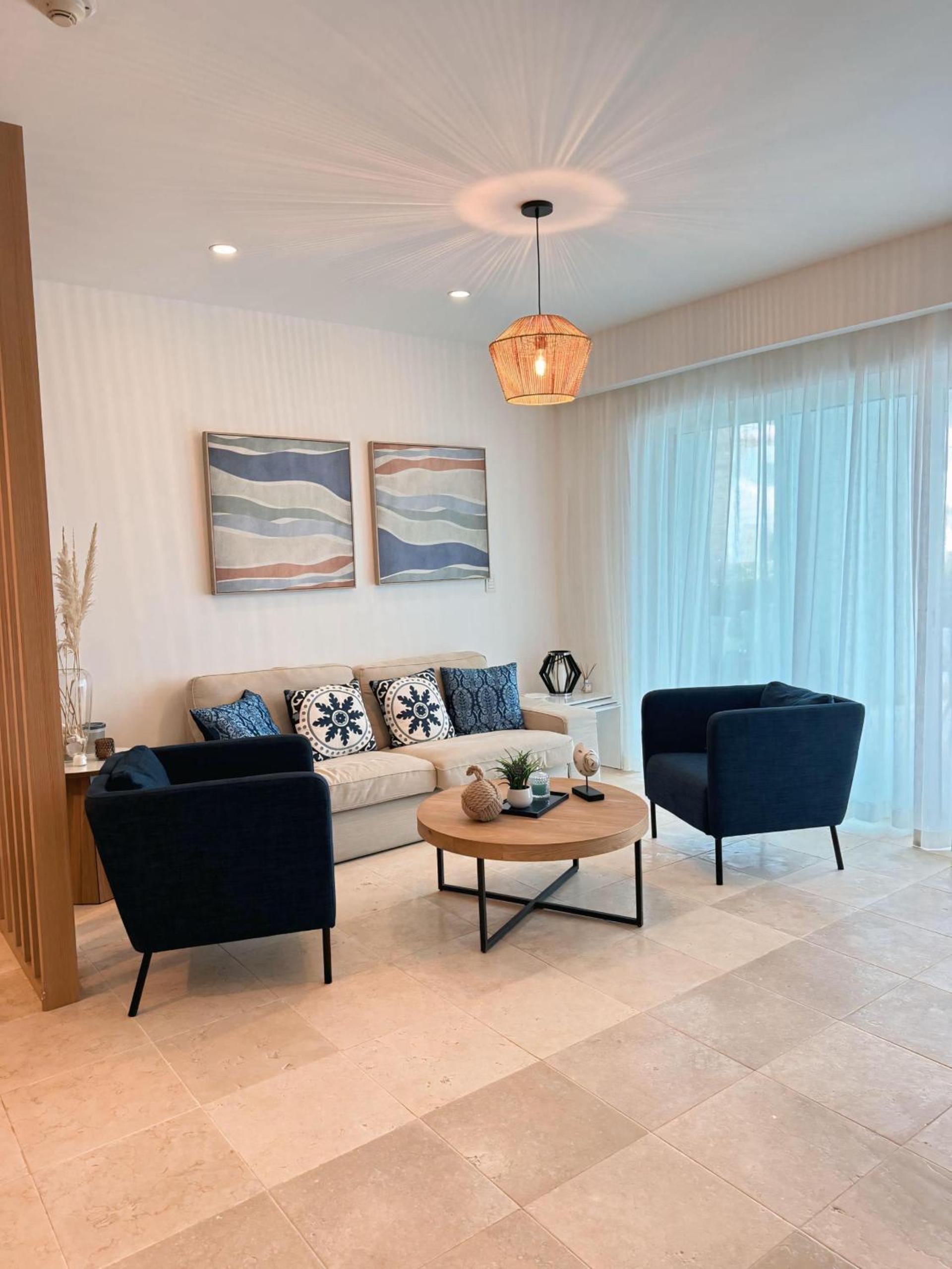 Apartment with pool and ocean view in Punta Palmera