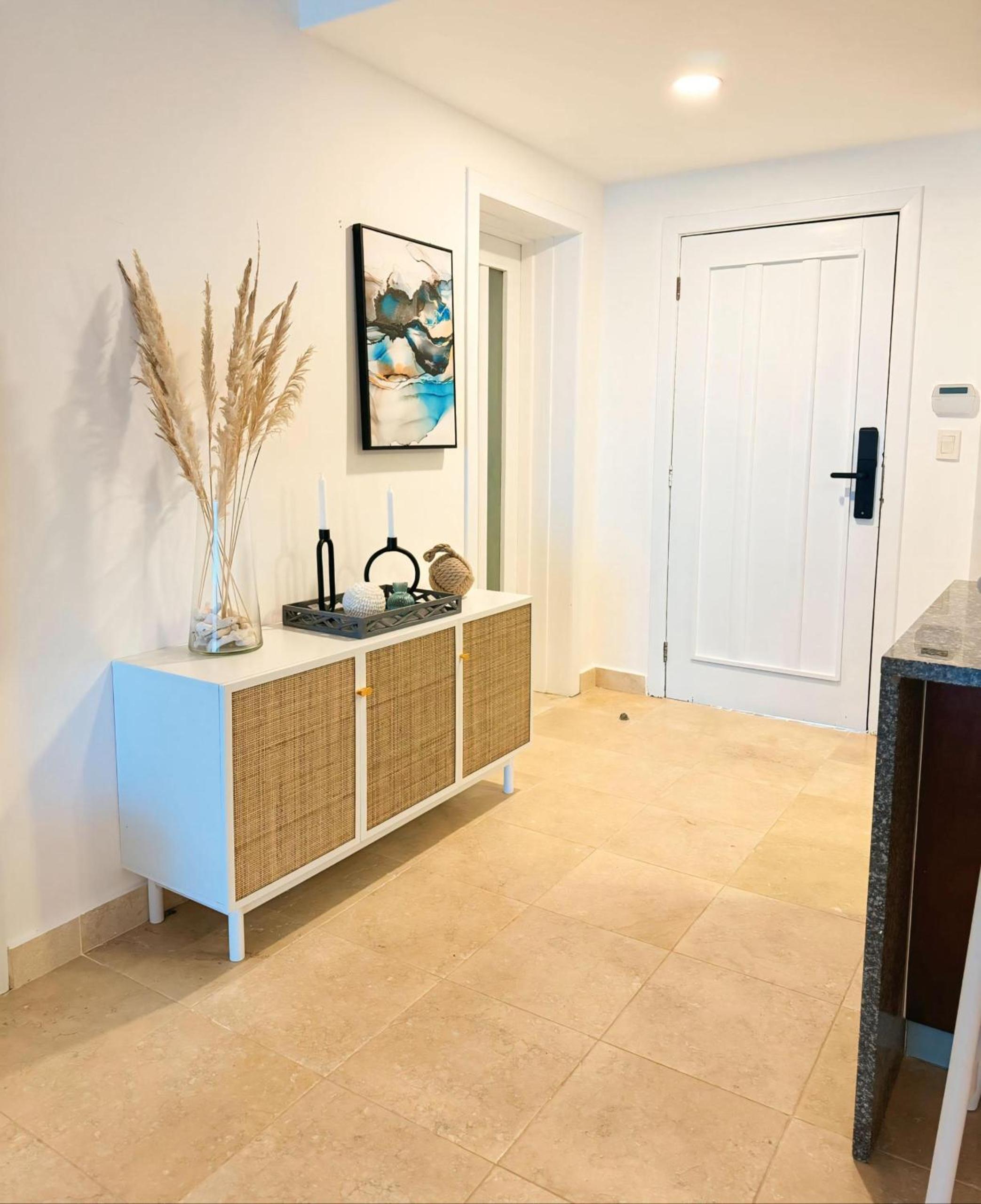 Apartment with pool and ocean view in Punta Palmera