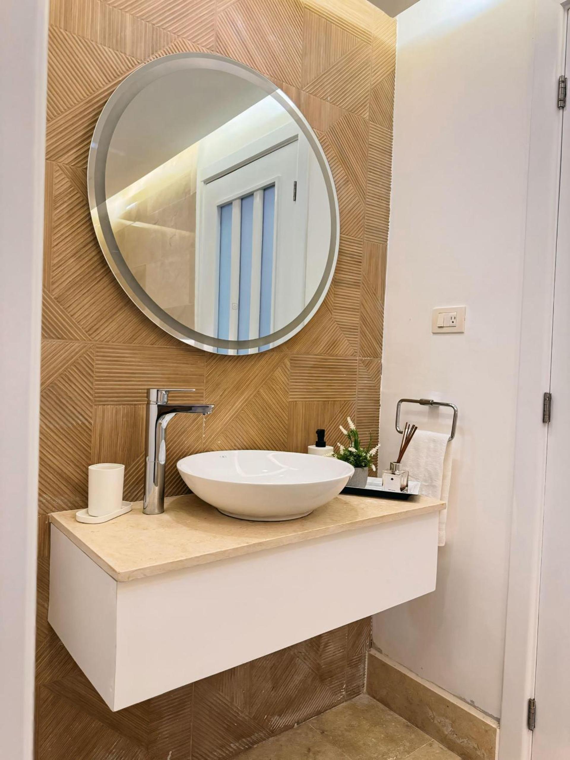 Apartment with pool and ocean view in Punta Palmera