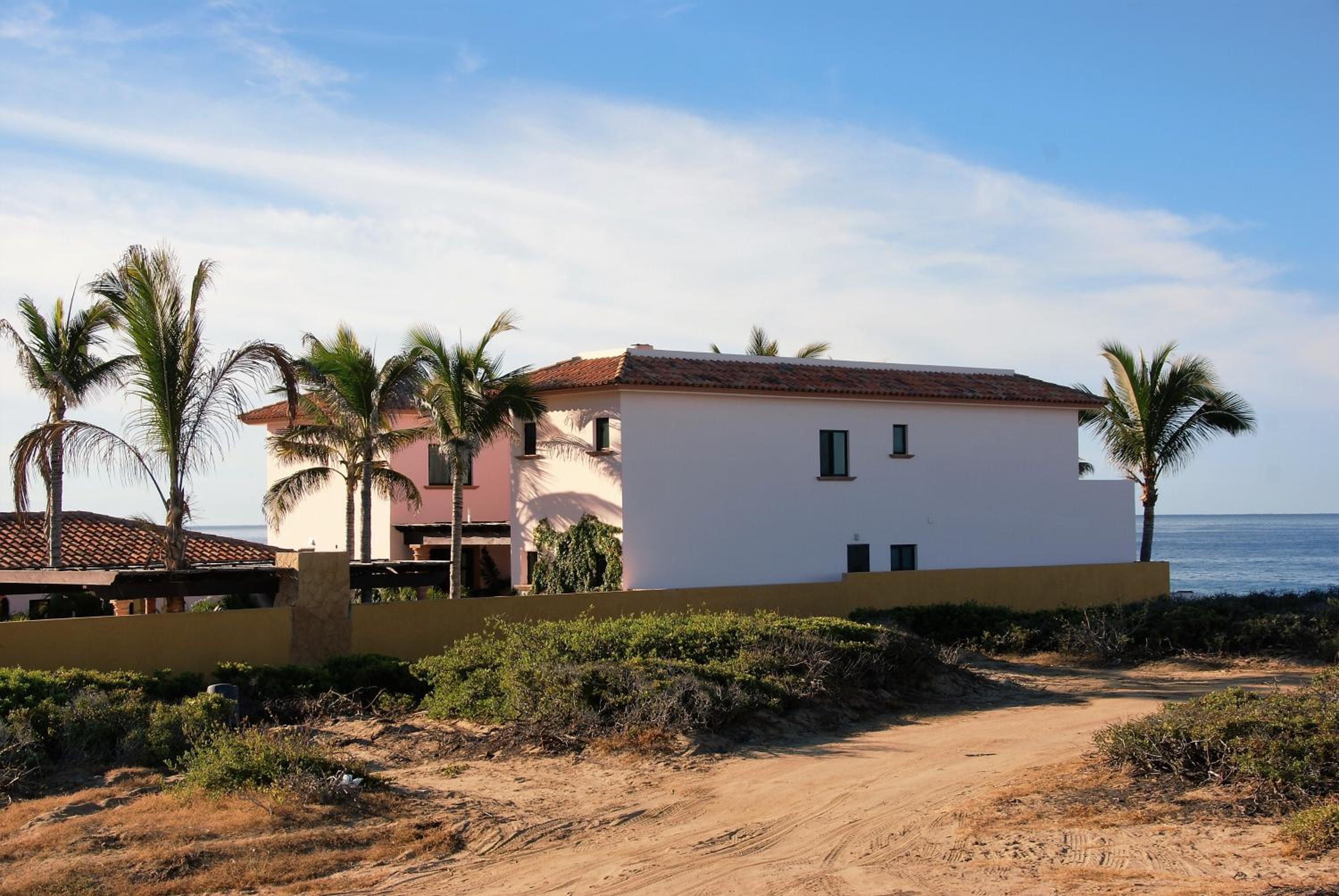 Cerritos Beach Inn
