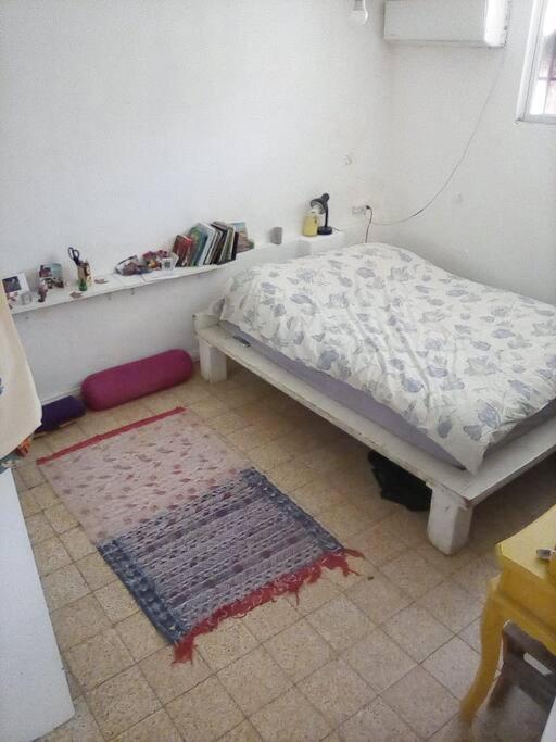 Sunlit studio with cozy balcony, Florentin Tel Aviv view 5