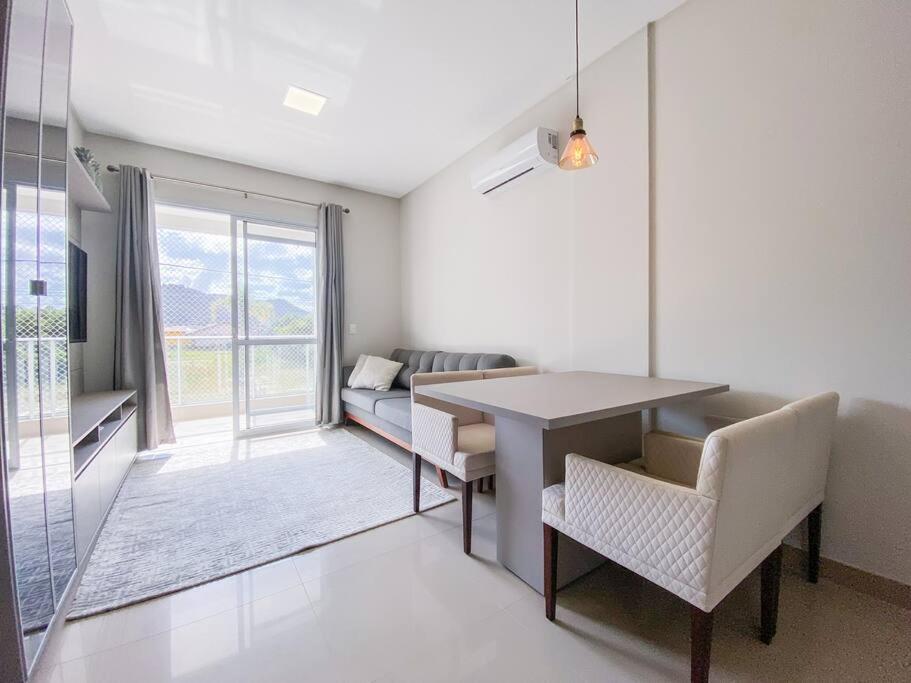 Apartamento sofisticado na Praia de Palmas - 0120
