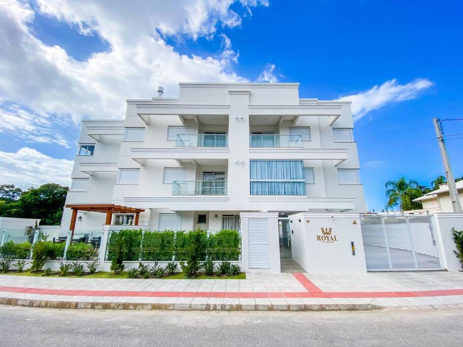 Apartamento sofisticado na Praia de Palmas - 0120