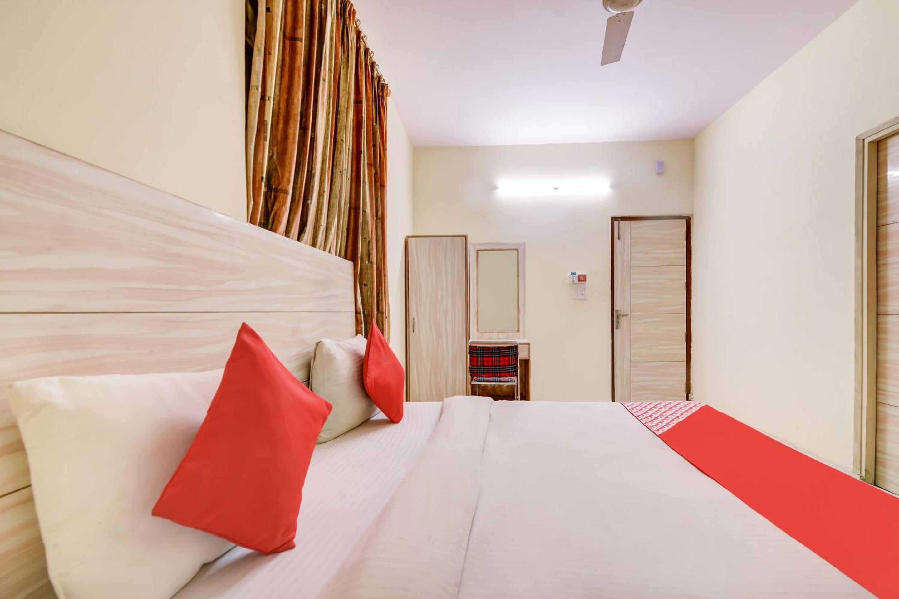 Hotel O Vishwakarma Palace view 4