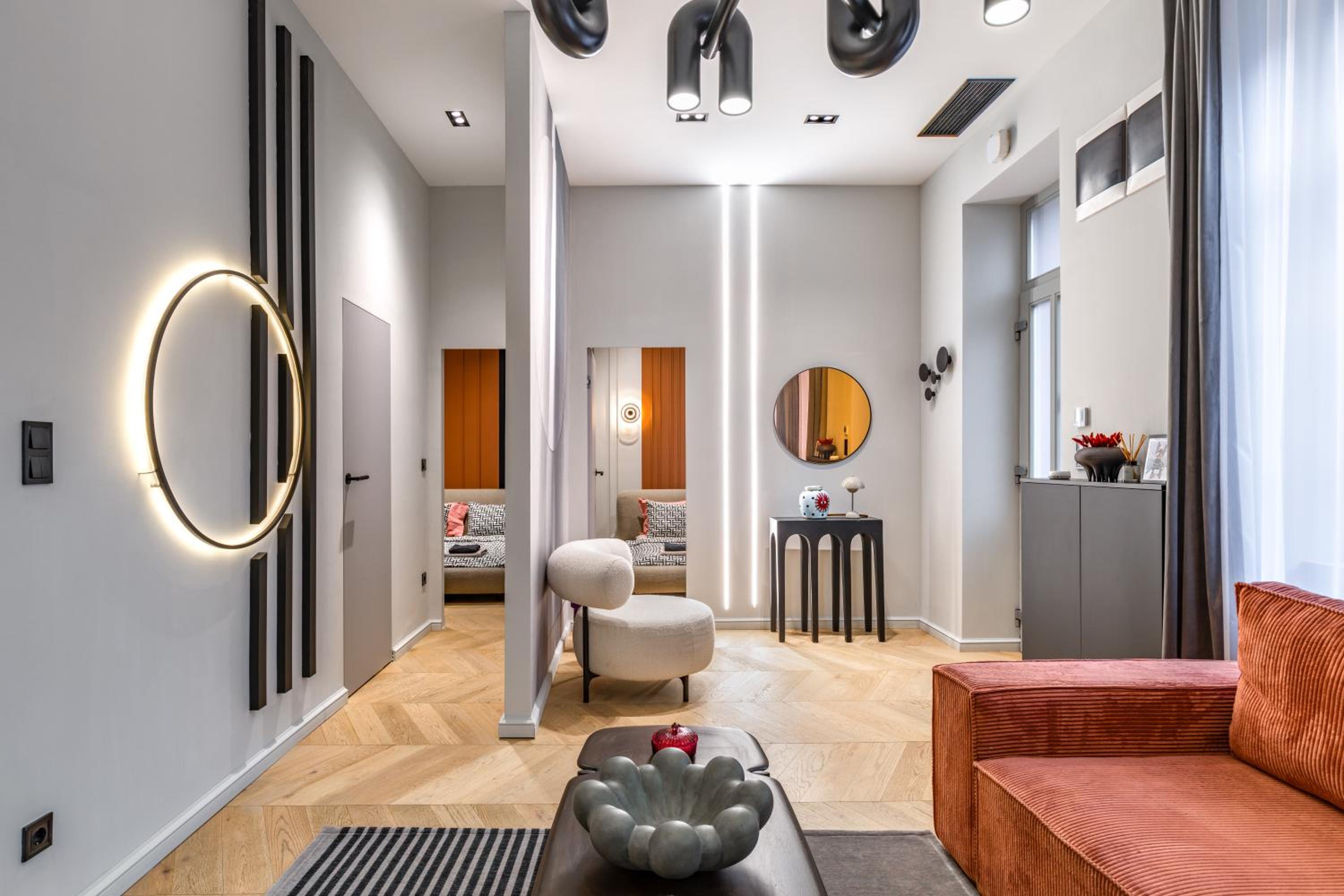 K21 luxury designer apartment I freeparking view 2