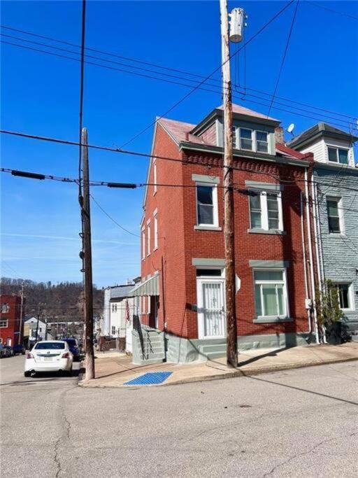 ENTIRE Big Home Close To Events - 2 Family Rooms - Kid Friendly - Private Patio & Firepit