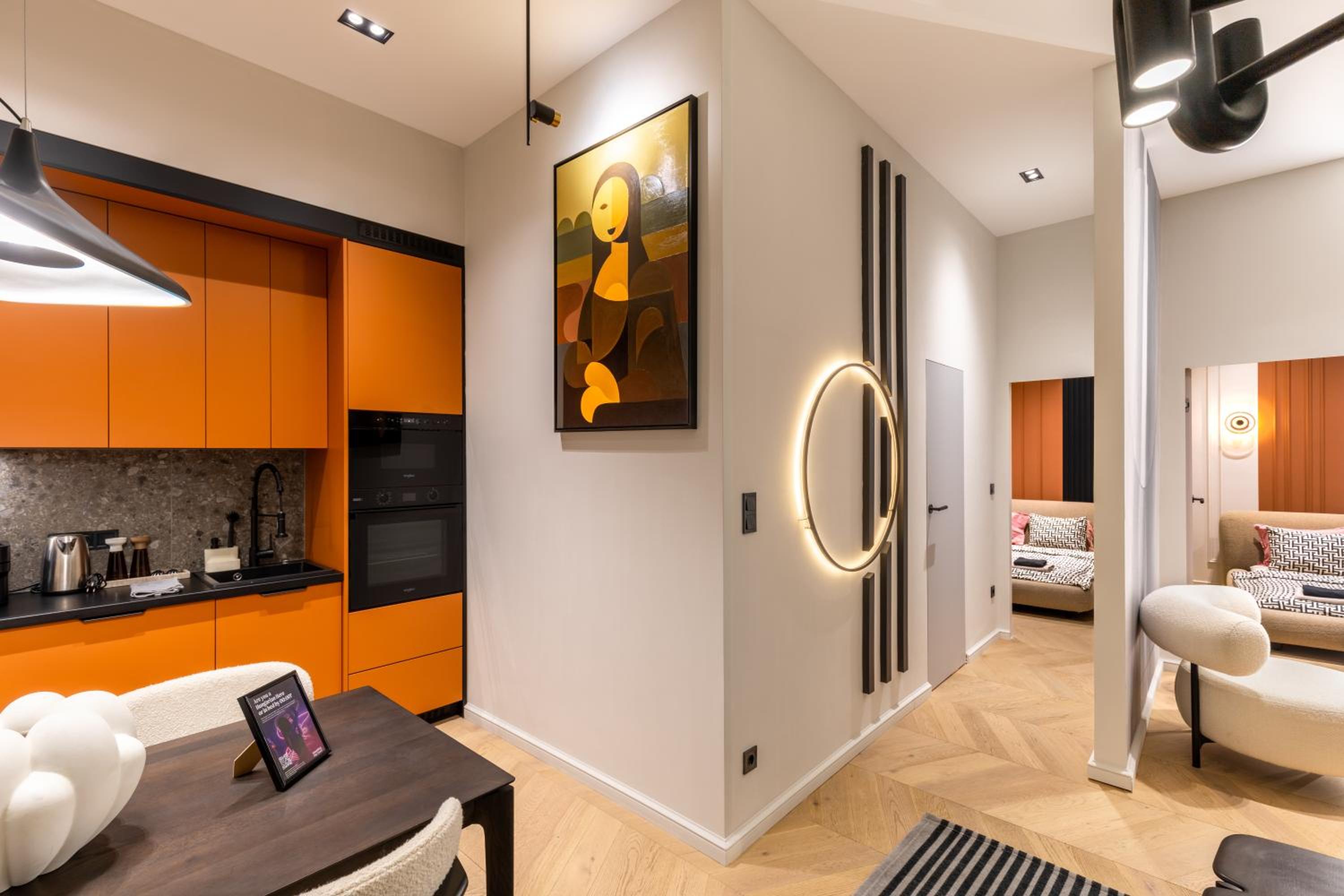 K21 luxury designer apartment I freeparking view 3