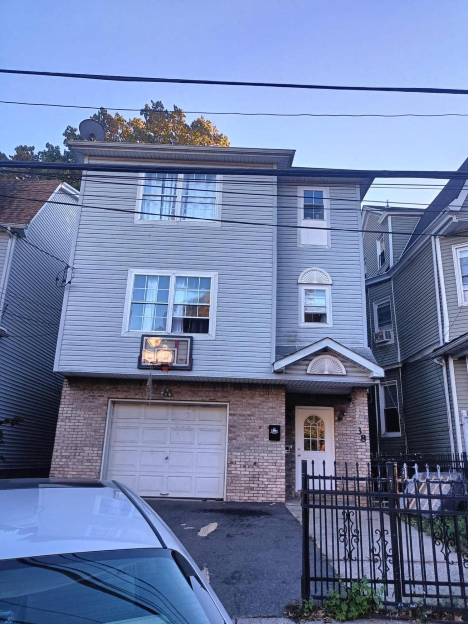 Fada Guest House - 38 Yates Ave Newark