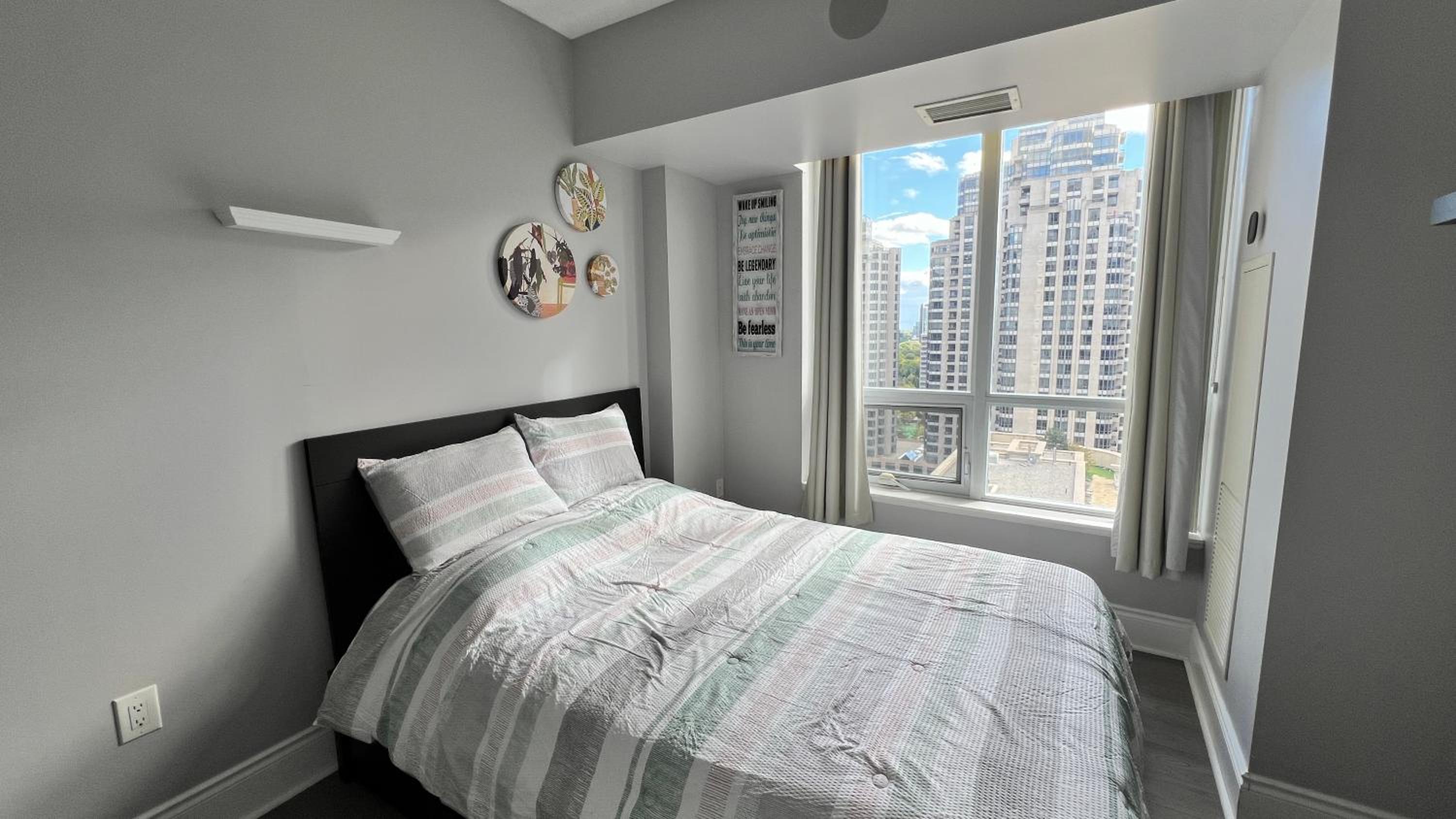 Hotel Home stay - Room with Yonge Street view and 3 Star Hotel Amenities - Image 1