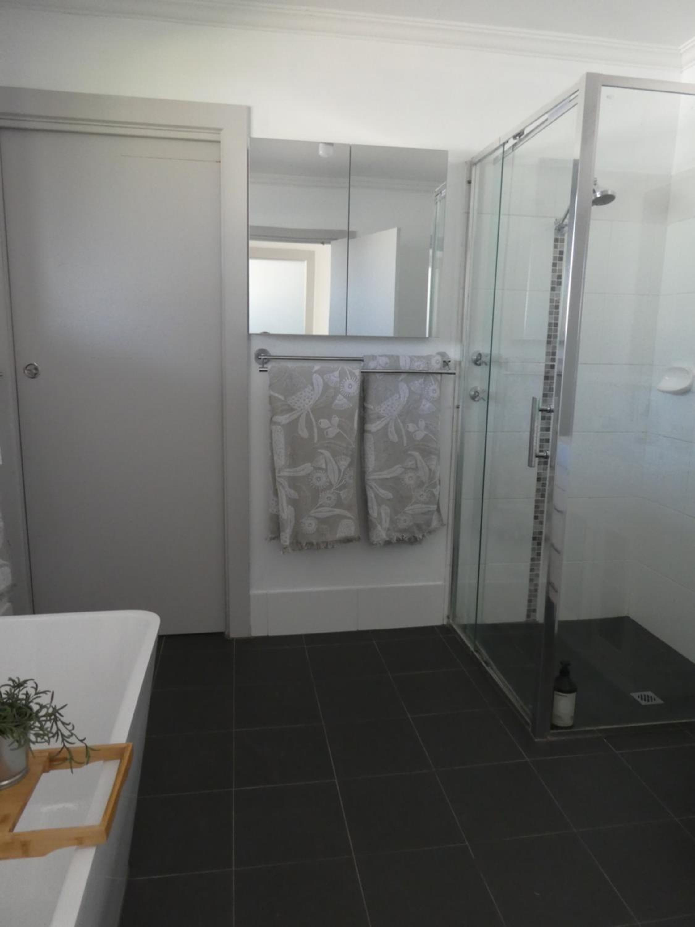 Moonta Bay Stylish large home 3 min walk from beach and jetty