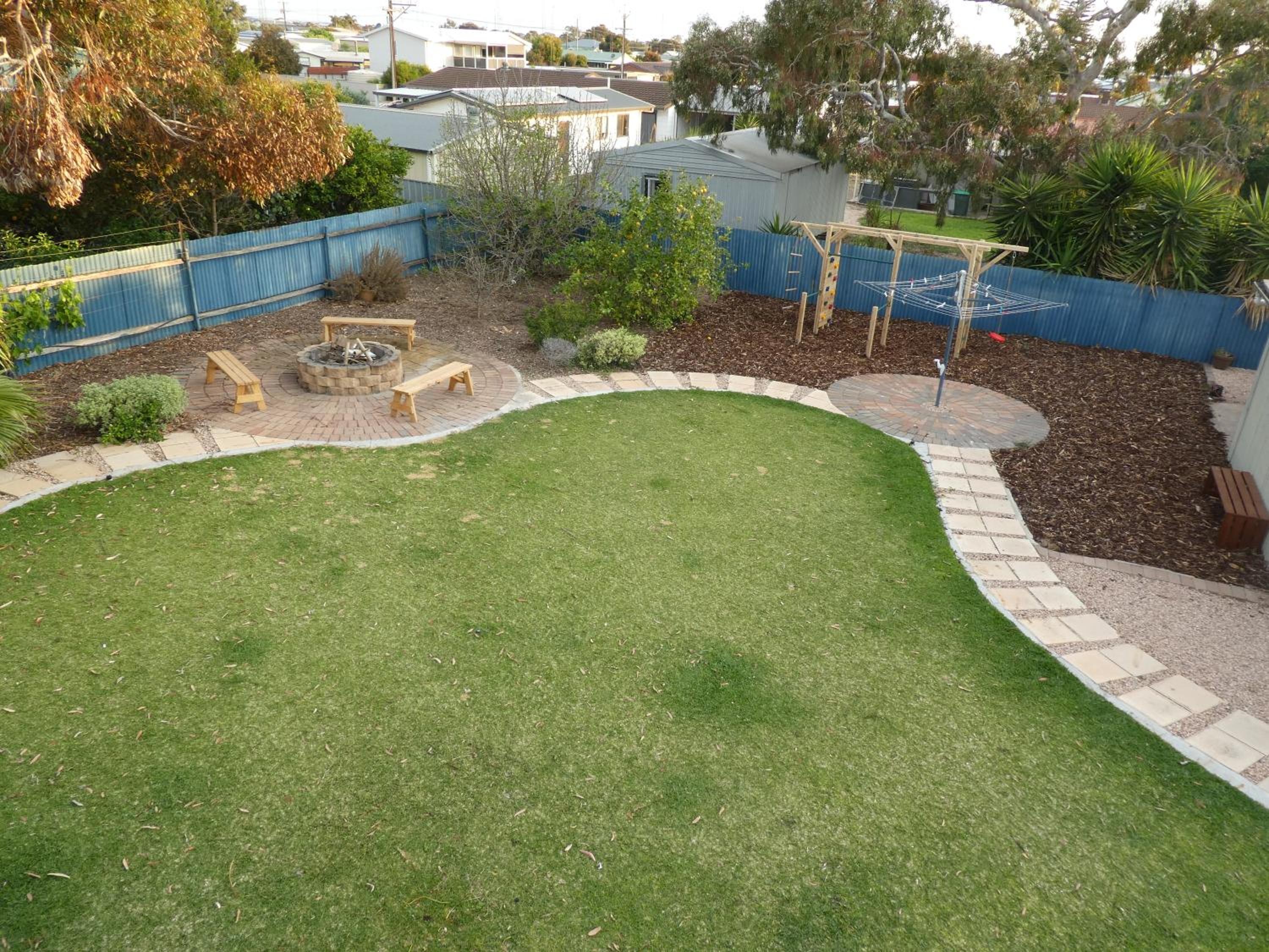 Moonta Bay Stylish large home 3 min walk from beach and jetty