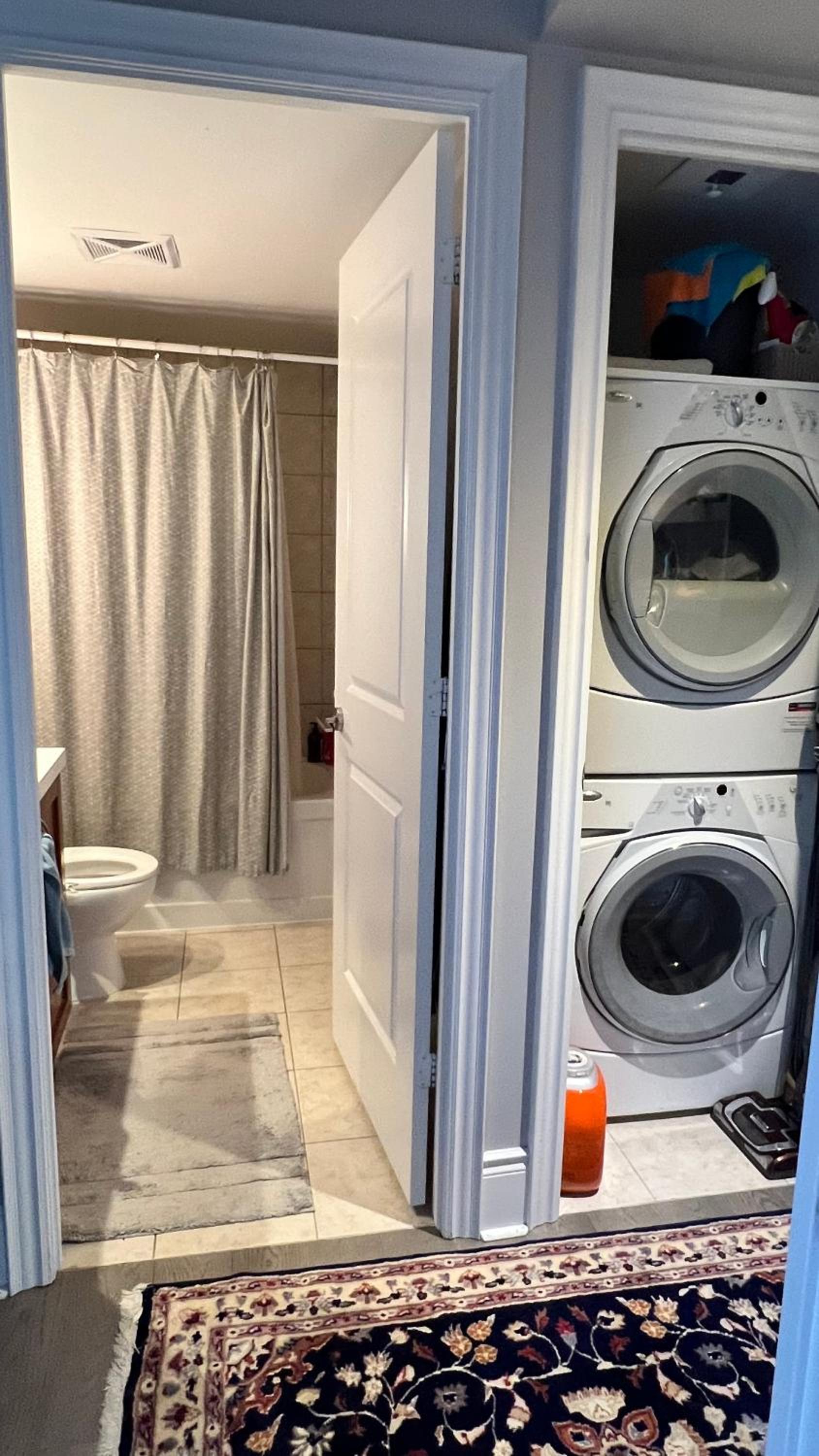 Home stay - Room with Yonge Street view and 3 Star Hotel Amenities
