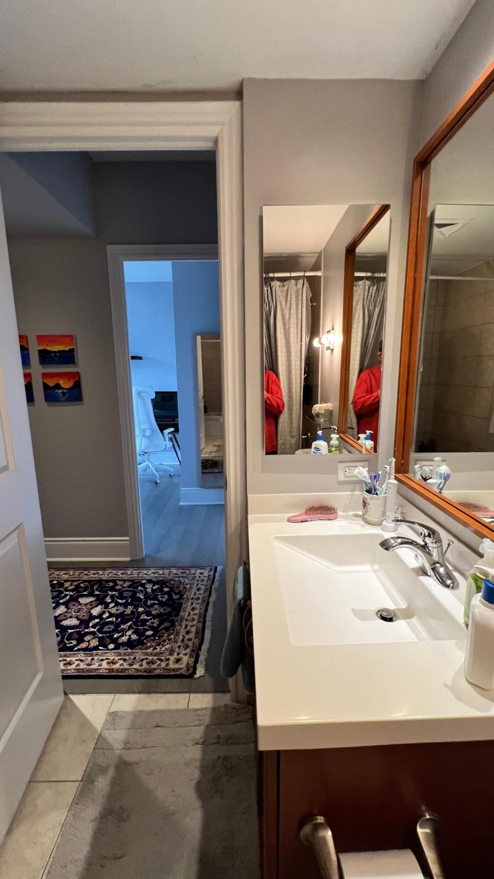 Home stay - Room with Yonge Street view and 3 Star Hotel Amenities