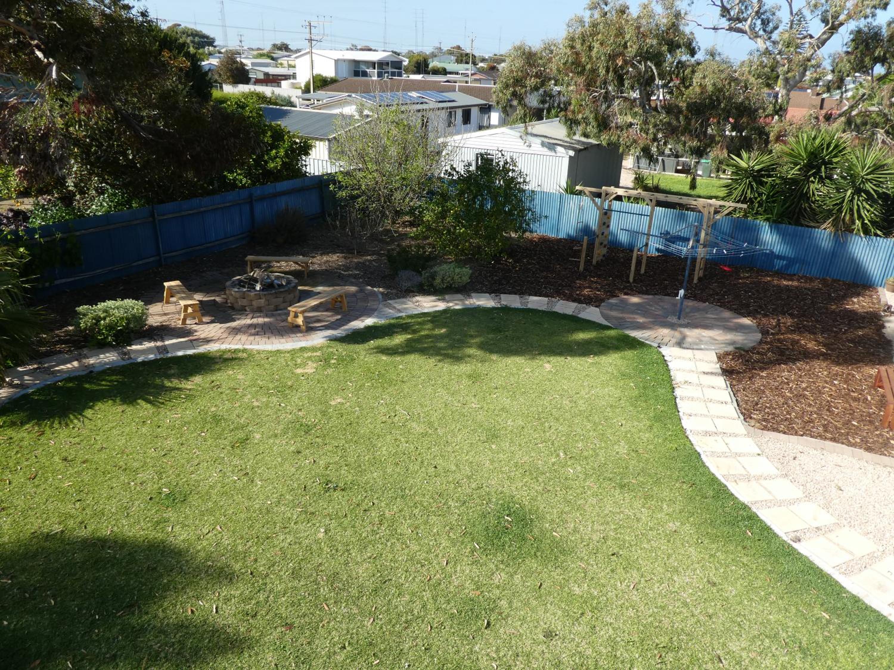 Moonta Bay Stylish large home 3 min walk from beach and jetty