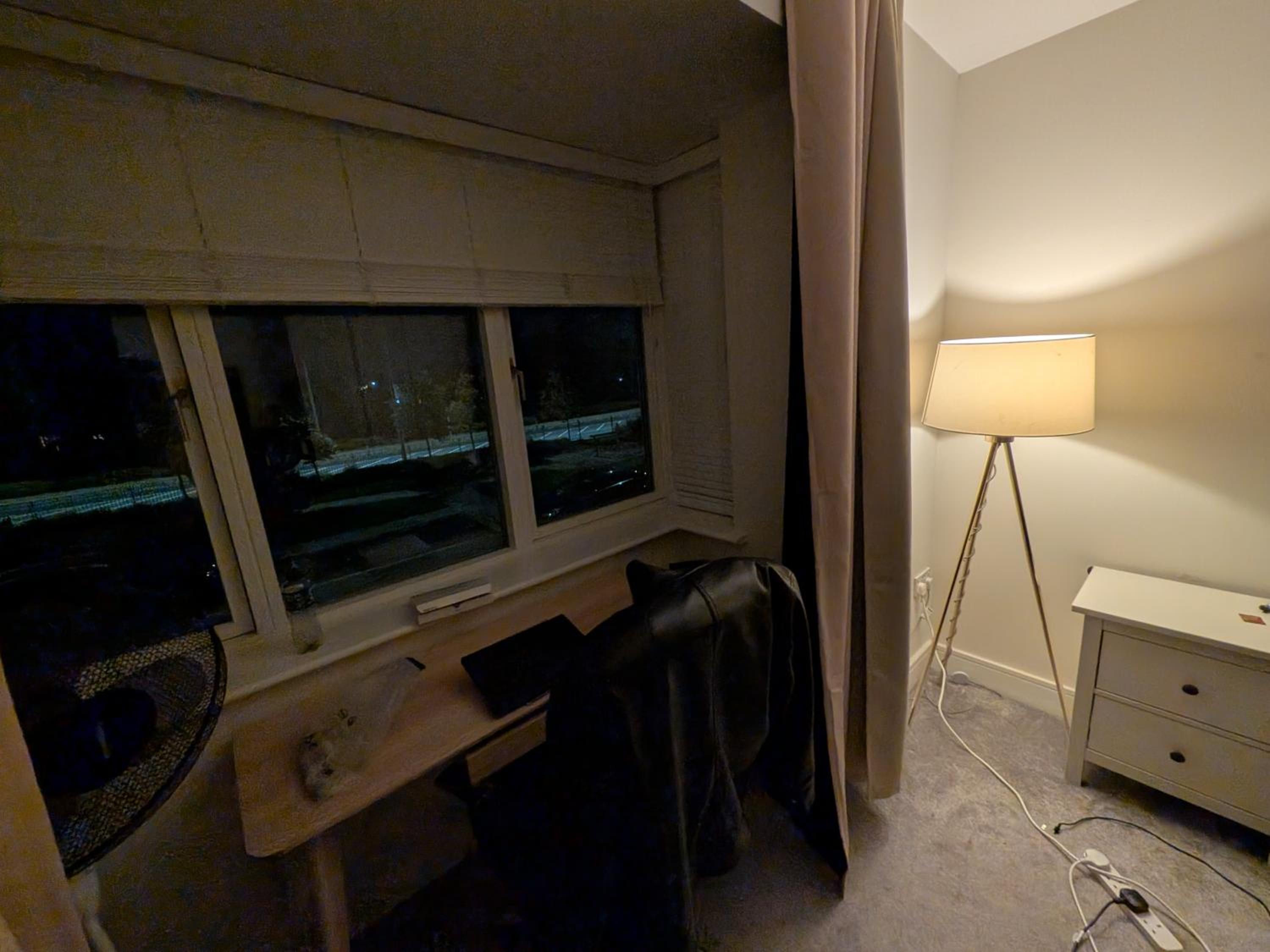 Pvt ensuite room ,25 mins train to city center