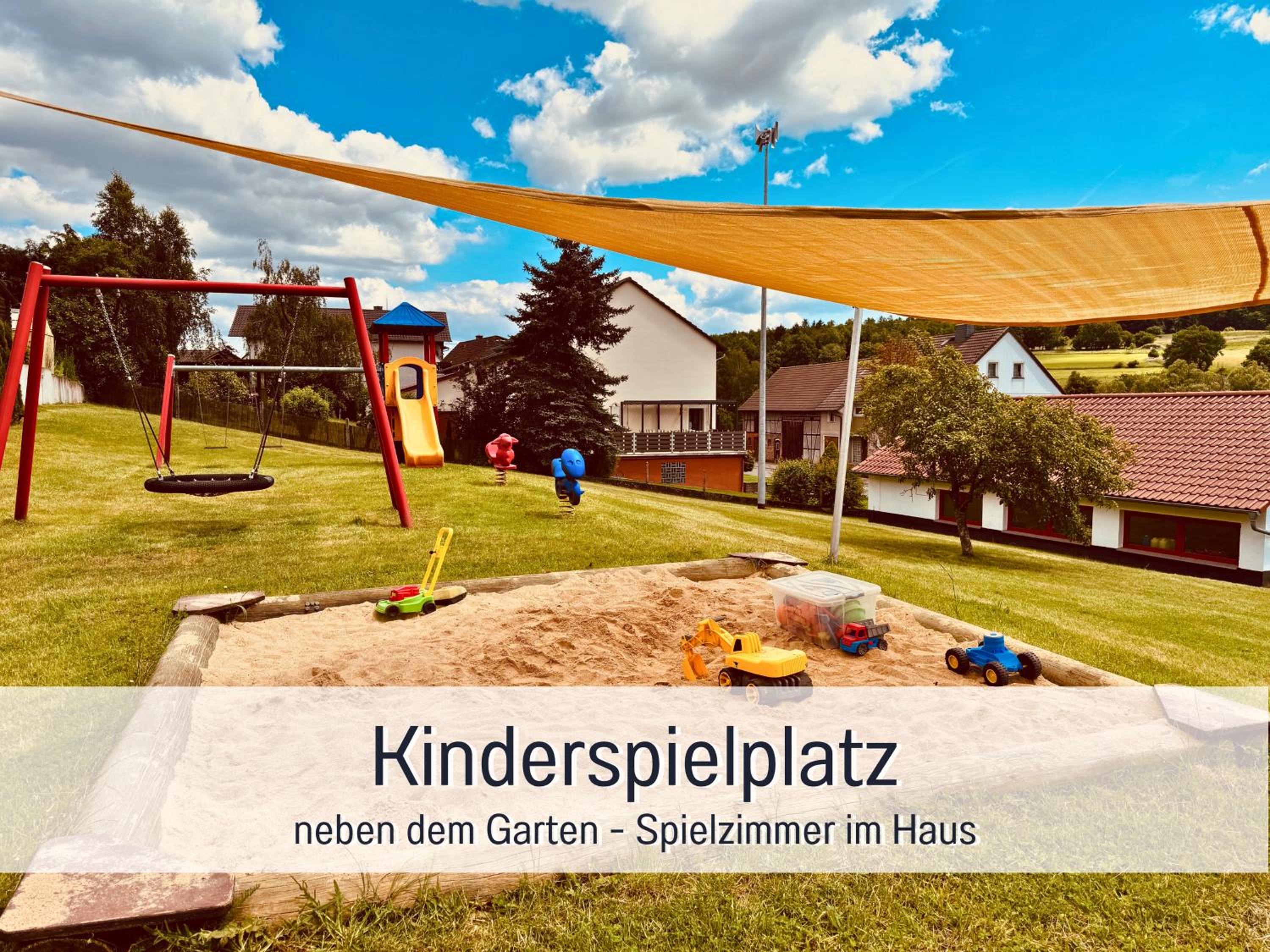 Großes Ferienhaus für 12 -17 Personen mit Whirlpool - Spielzimmer und Garten