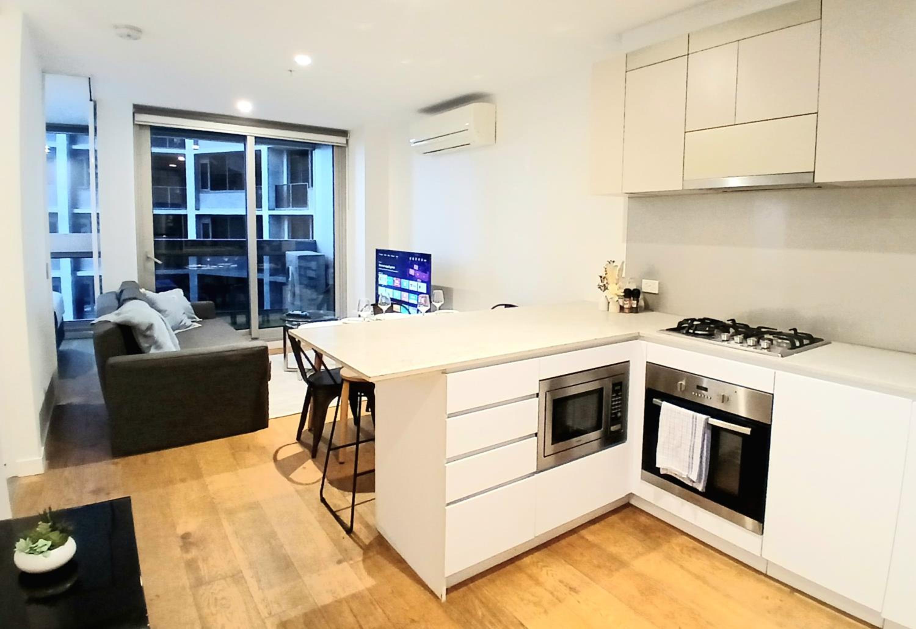 ReadySet Apartments on Rose Lane - Image 4