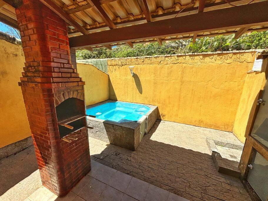 Casa em condomínio com lazer de frente para praia