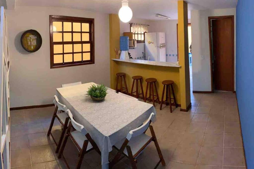 Casa em condomínio com lazer de frente para praia