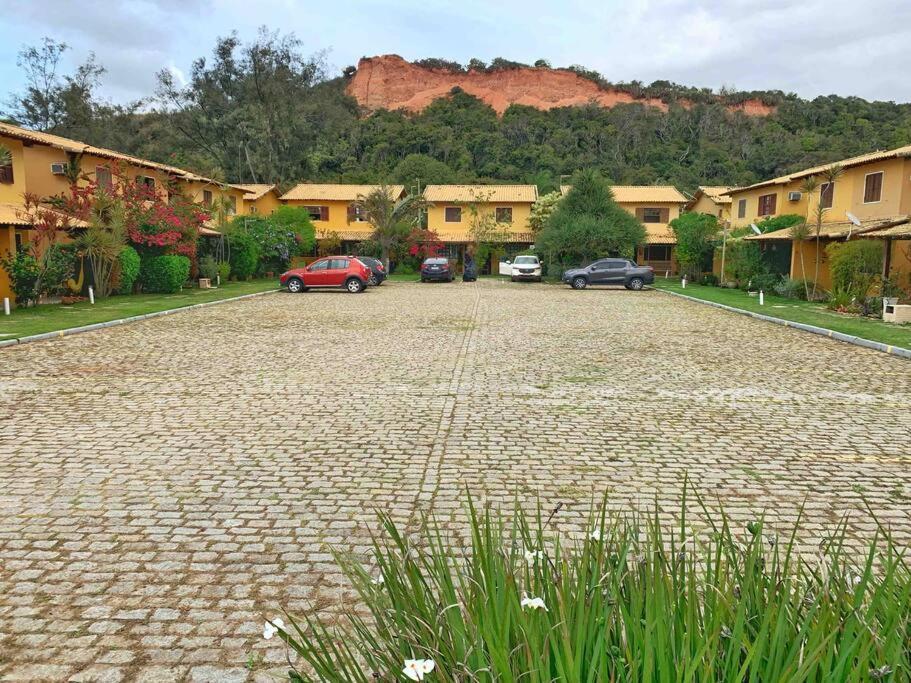 Casa em condomínio com lazer de frente para praia