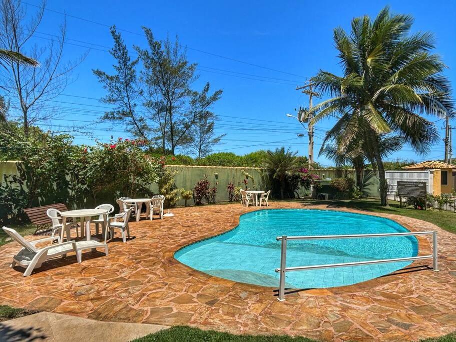 Casa em condomínio com lazer de frente para praia