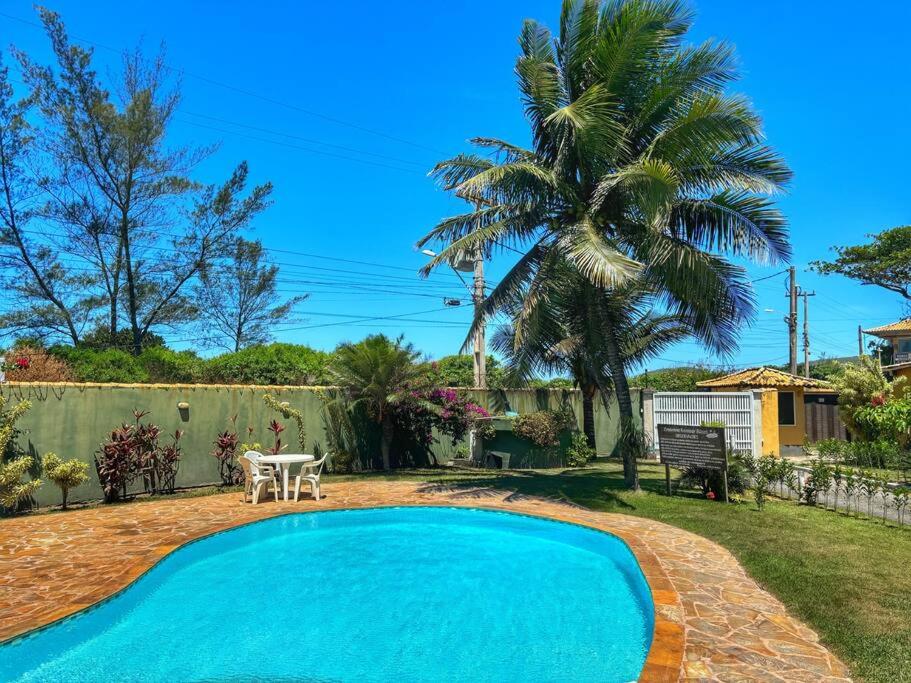 Casa em condomínio com lazer de frente para praia