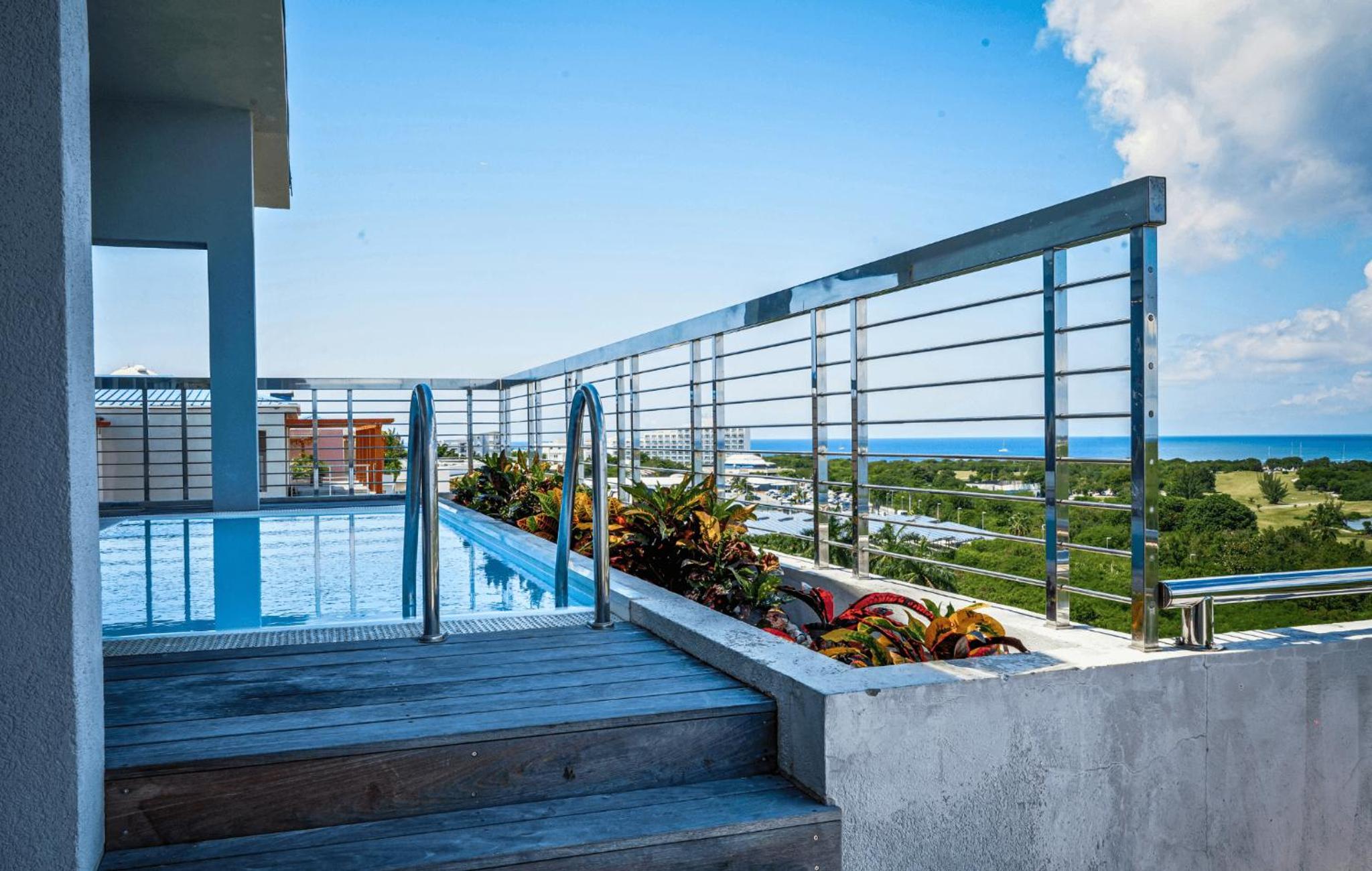 Penthouse 4-bedroom with Private pool view 2
