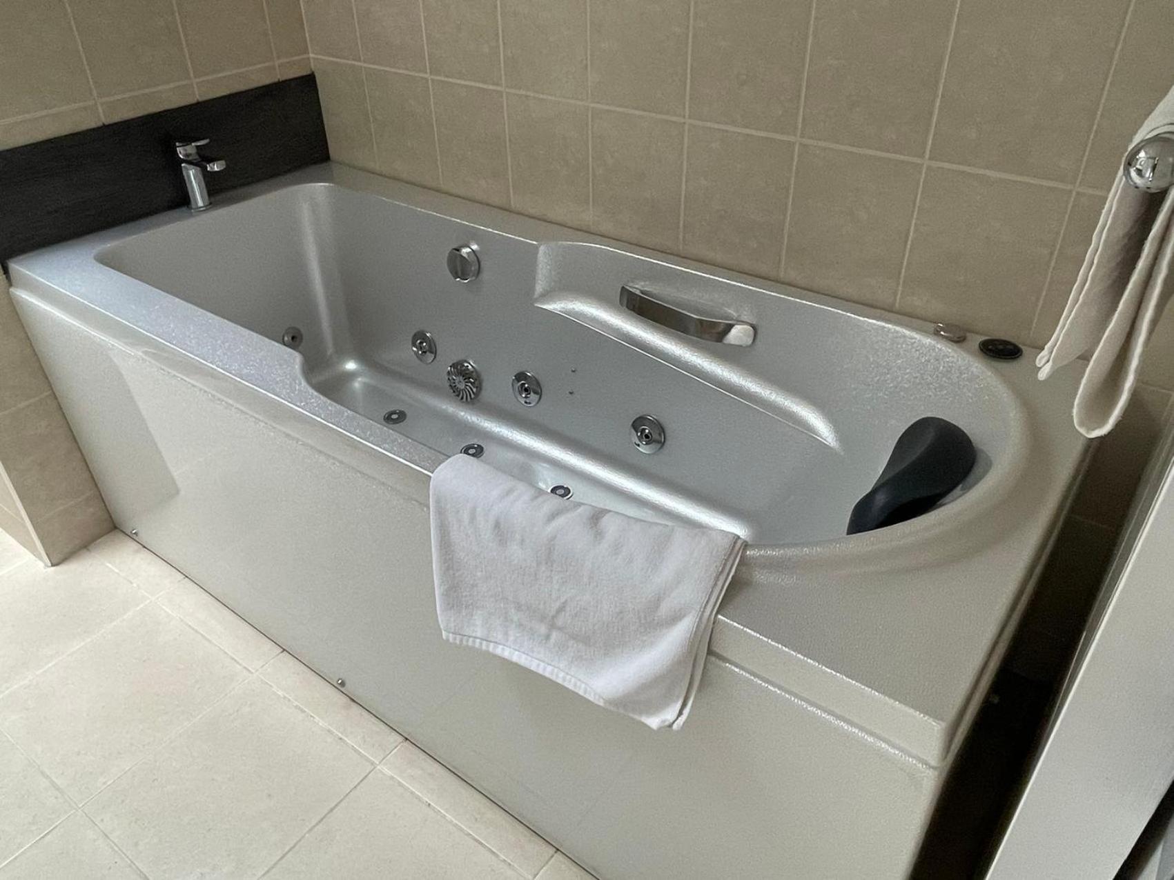 Alpha Motel with Spa-Bath - Image 2