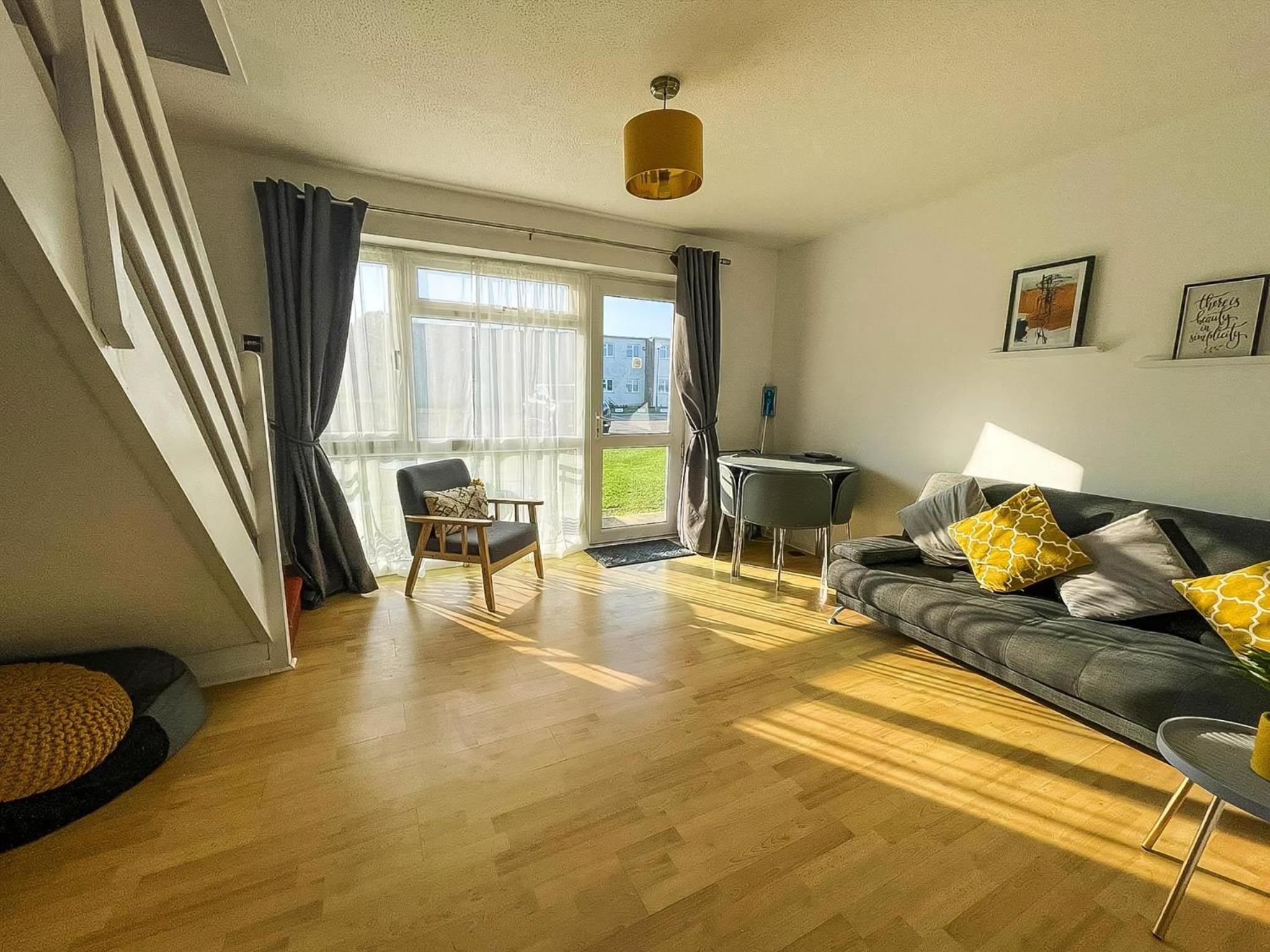 Superb Chalet, Sleeps 8, Nearby Hemsby Beach In Norfolk Ref 18193B view 2