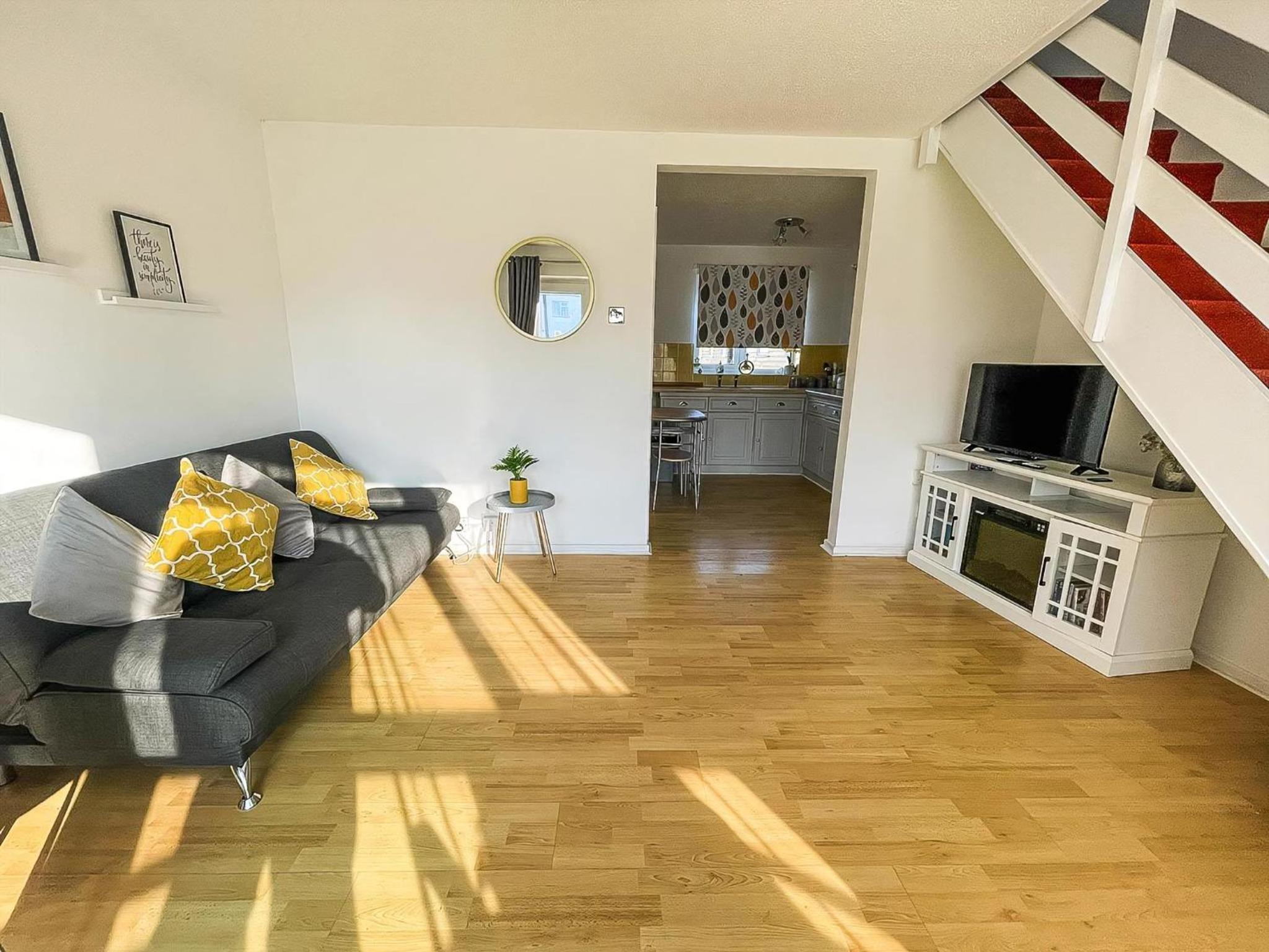 Superb Chalet, Sleeps 8, Nearby Hemsby Beach In Norfolk Ref 18193B view 4