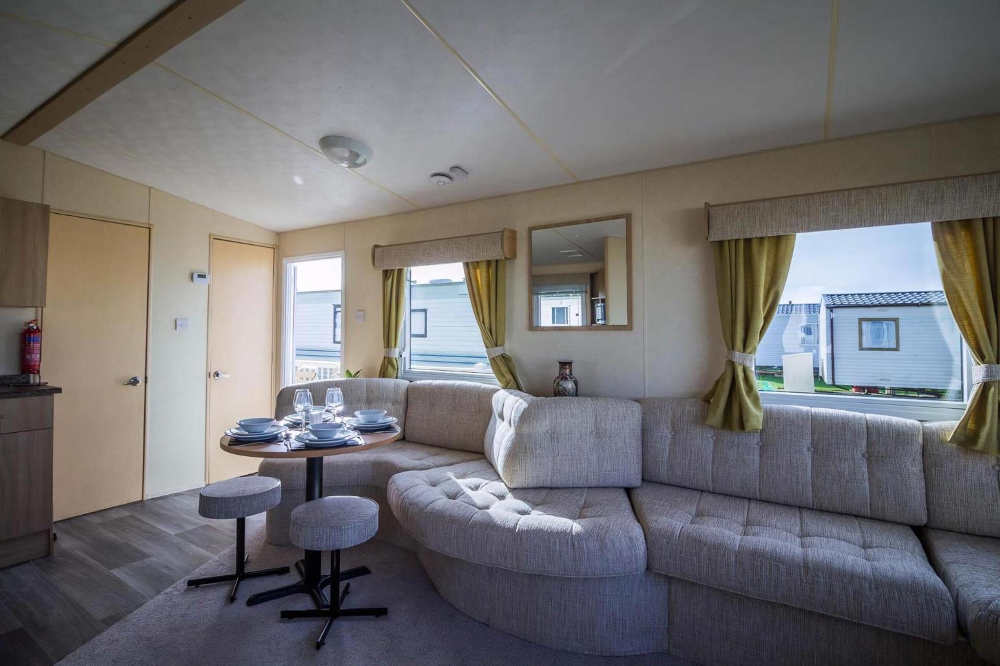 Lovely 6 Berth Caravan Nearby Hunstanton Beach In Norfolk Ref 23020T view 2
